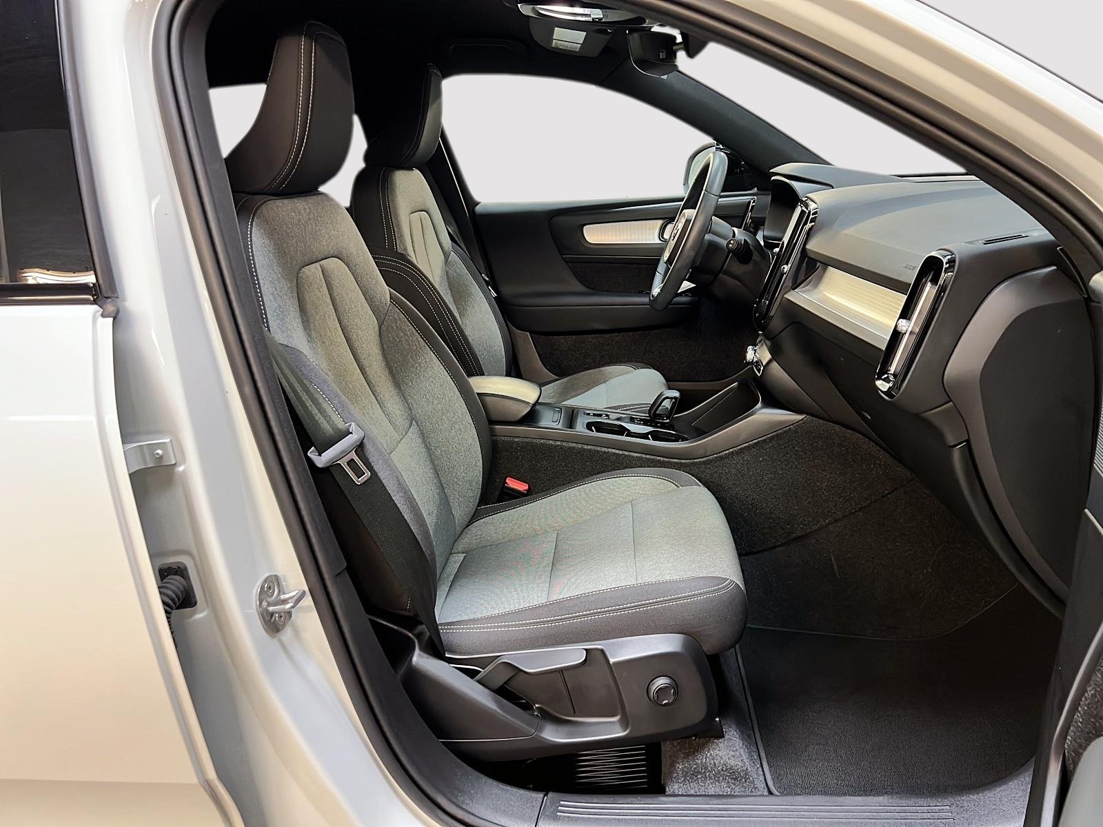 Volvo XC40 B5 CORE NAV 4RM 2024 - image #8