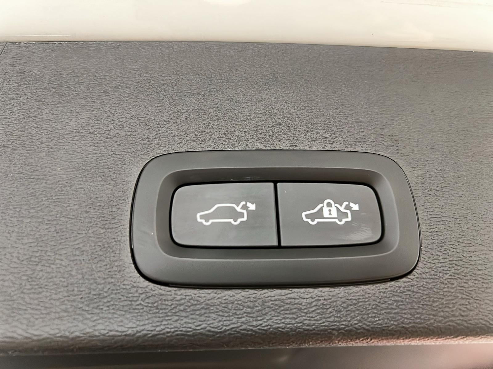 Volvo XC40 B5 CORE NAV 4RM 2024 - image #13