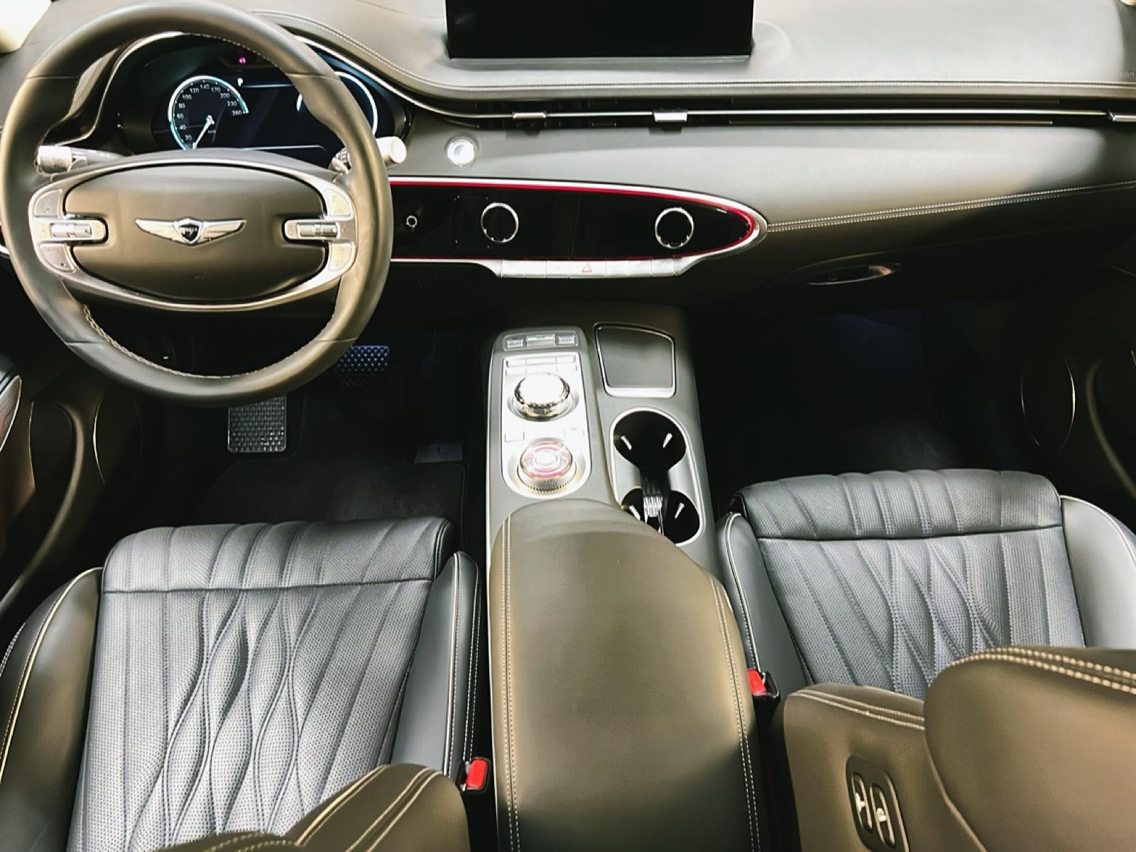 Genesis GV70 PRESTIGE 2.5T CUIR TOIT PANO NAV 4RM 2025 - image #13