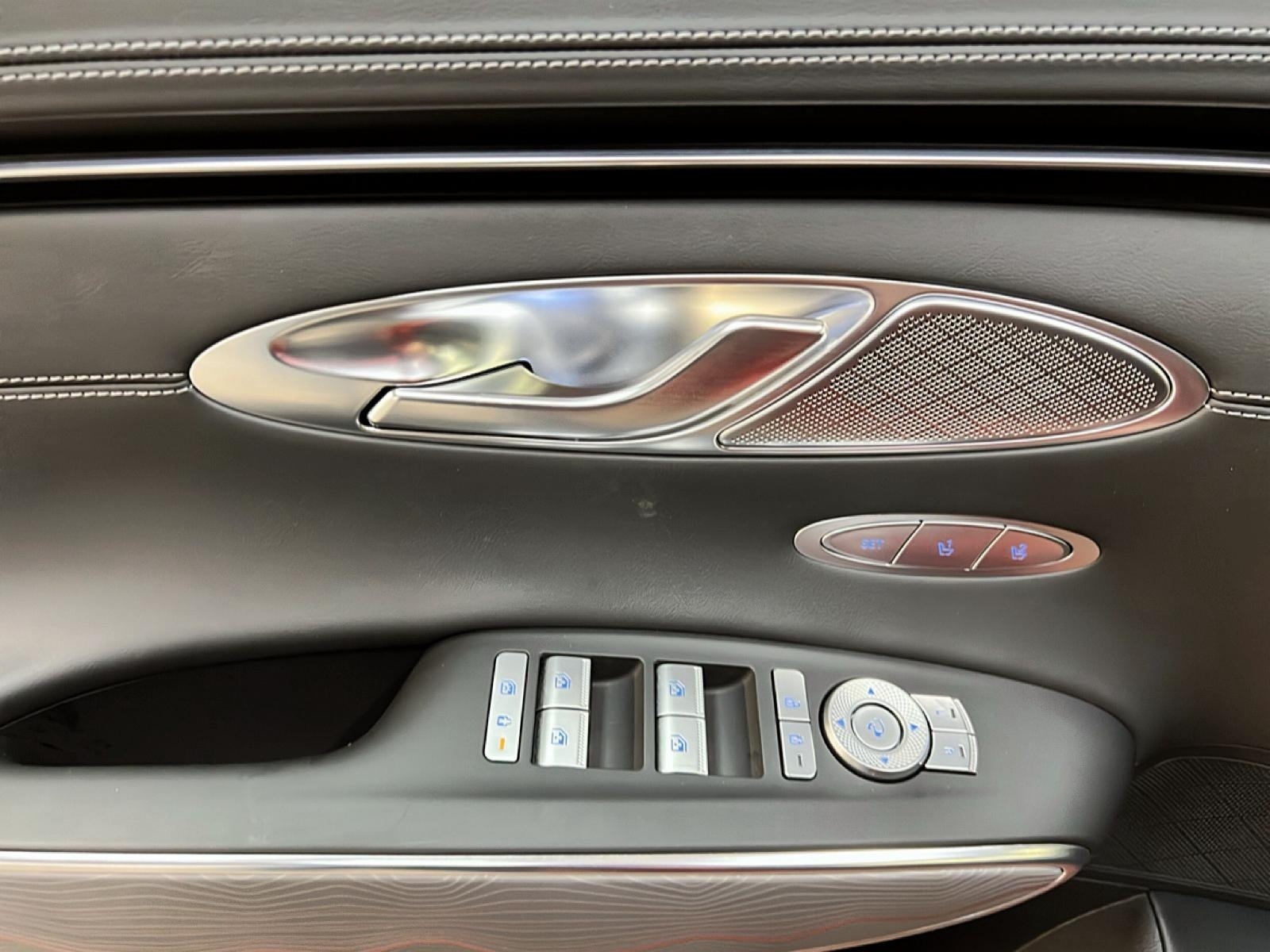 Genesis GV70 PRESTIGE 2.5T CUIR TOIT PANO NAV 4RM 2025 - image #26
