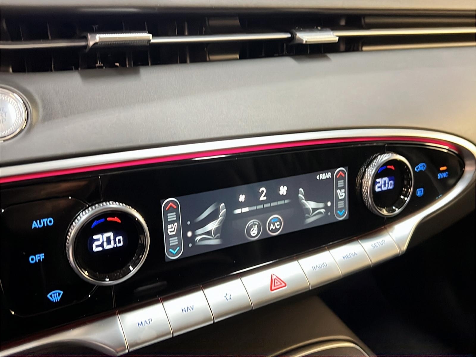 Genesis GV70 PRESTIGE 2.5T CUIR TOIT PANO NAV 4RM 2025 - image #19