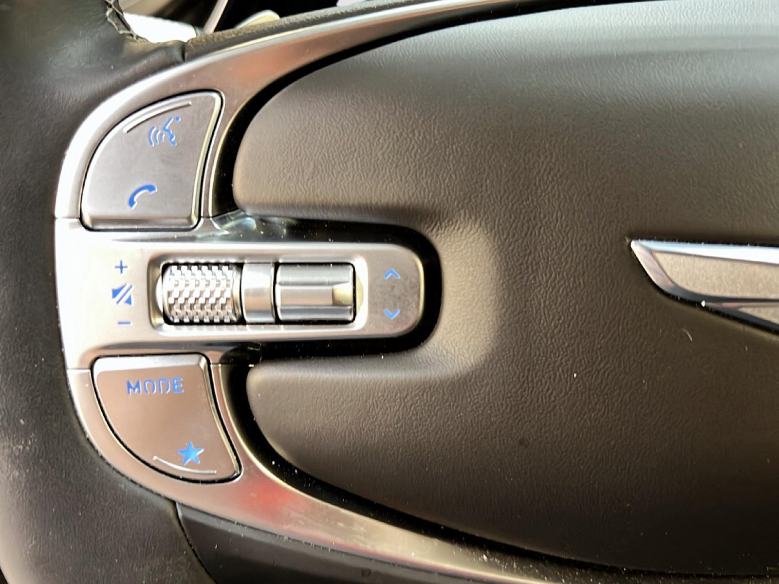 Genesis GV70 PRESTIGE 2.5T CUIR TOIT PANO NAV 4RM 2025 - image #24