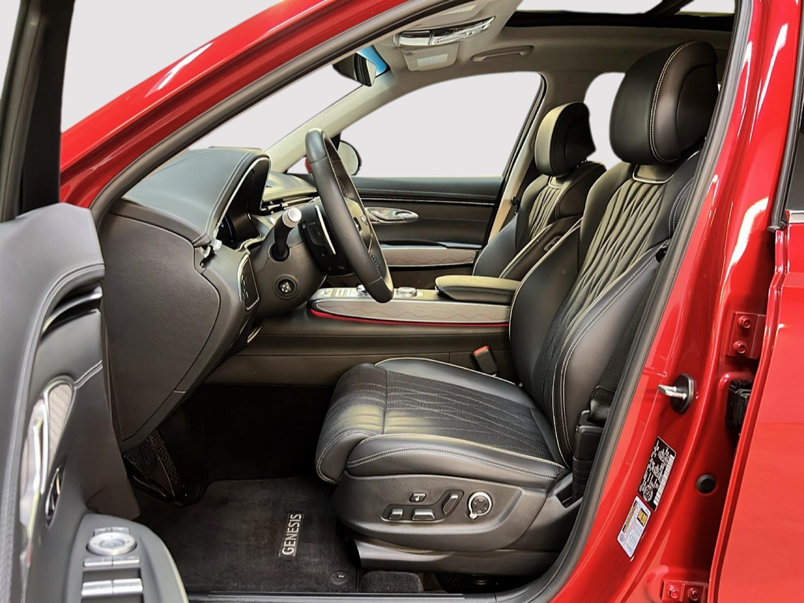 Genesis GV70 PRESTIGE 2.5T CUIR TOIT PANO NAV 4RM 2025 - image #8