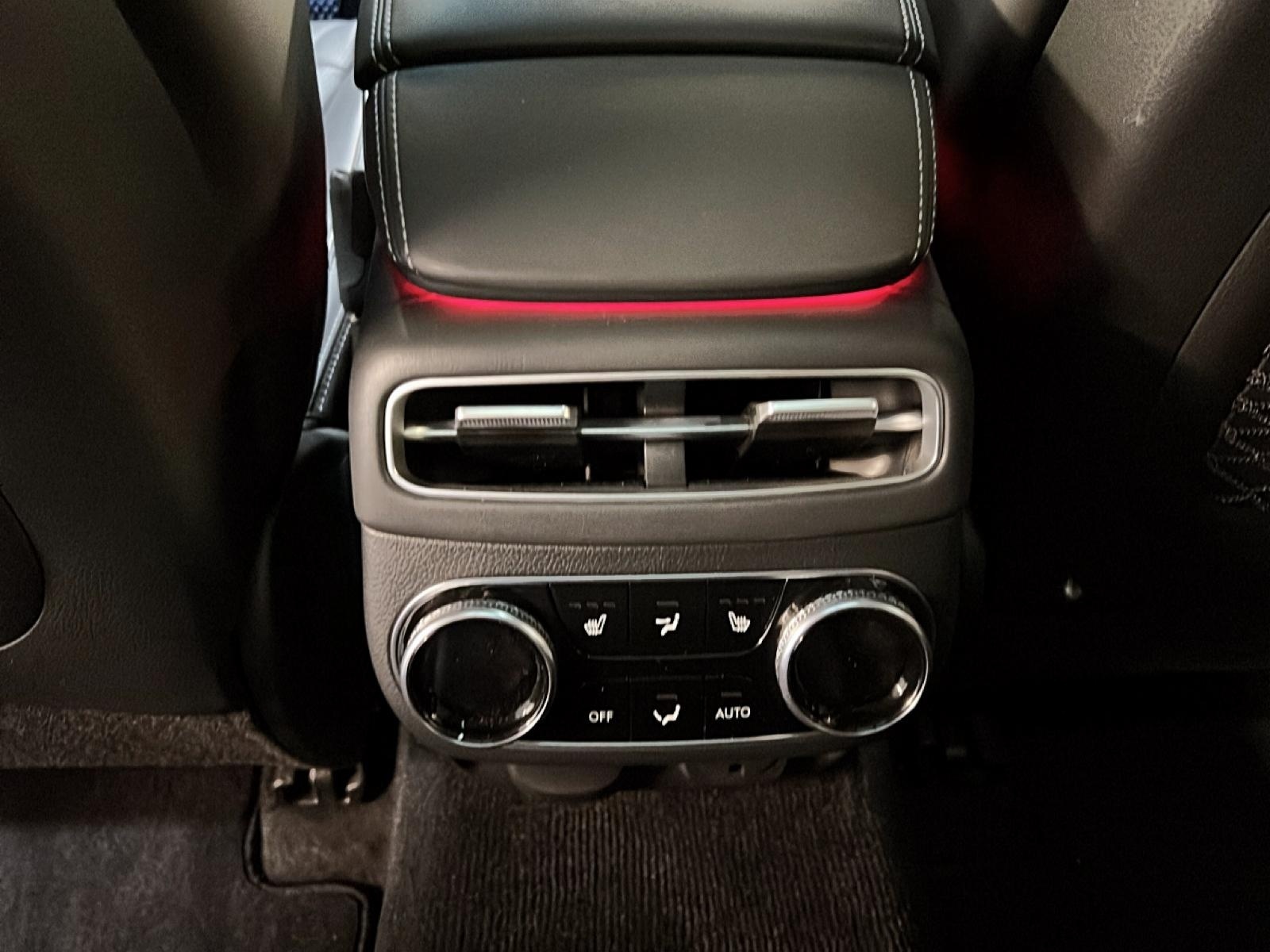 Genesis GV70 PRESTIGE 2.5T CUIR TOIT PANO NAV 4RM 2025 - image #12