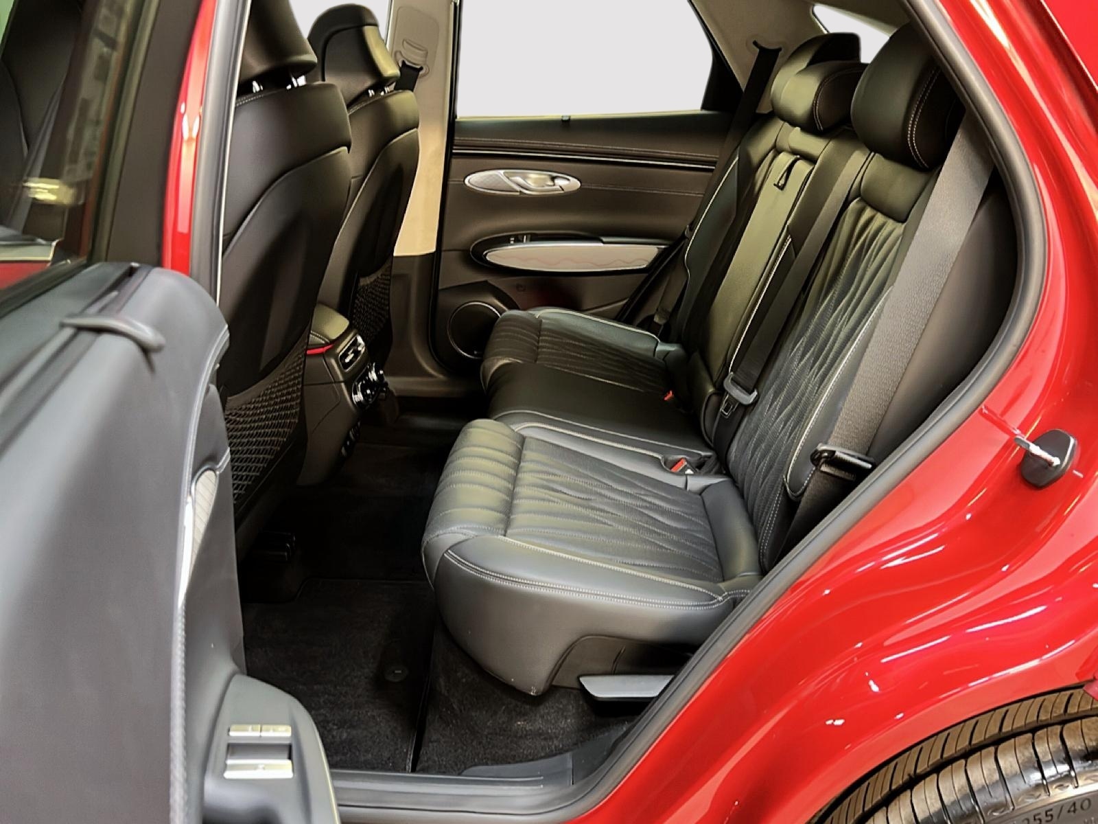 Genesis GV70 PRESTIGE 2.5T CUIR TOIT PANO NAV 4RM 2025 - image #10