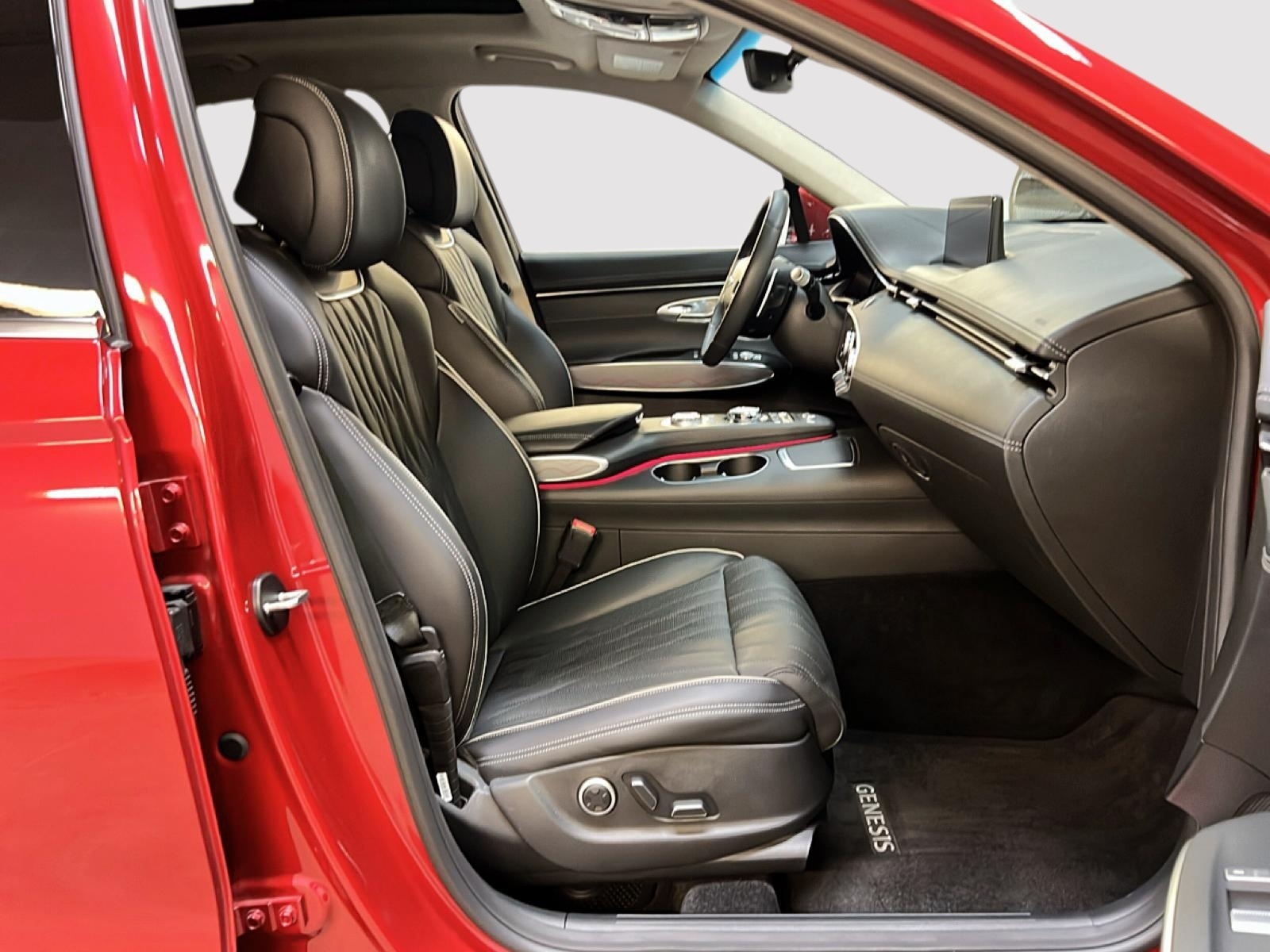 Genesis GV70 PRESTIGE 2.5T CUIR TOIT PANO NAV 4RM 2025 - image #9