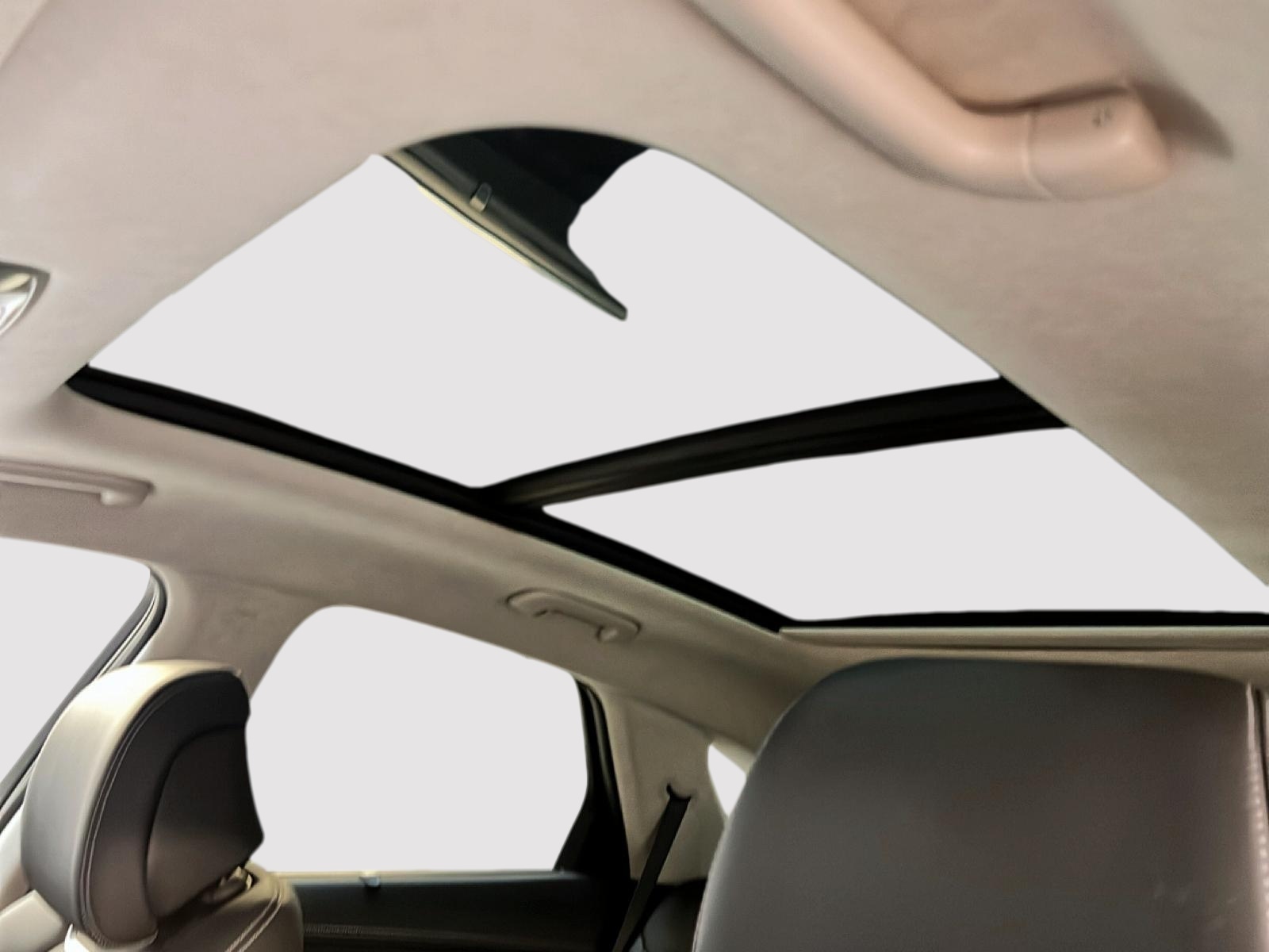 Genesis GV70 PRESTIGE 2.5T CUIR TOIT PANO NAV 4RM 2025 - image #11