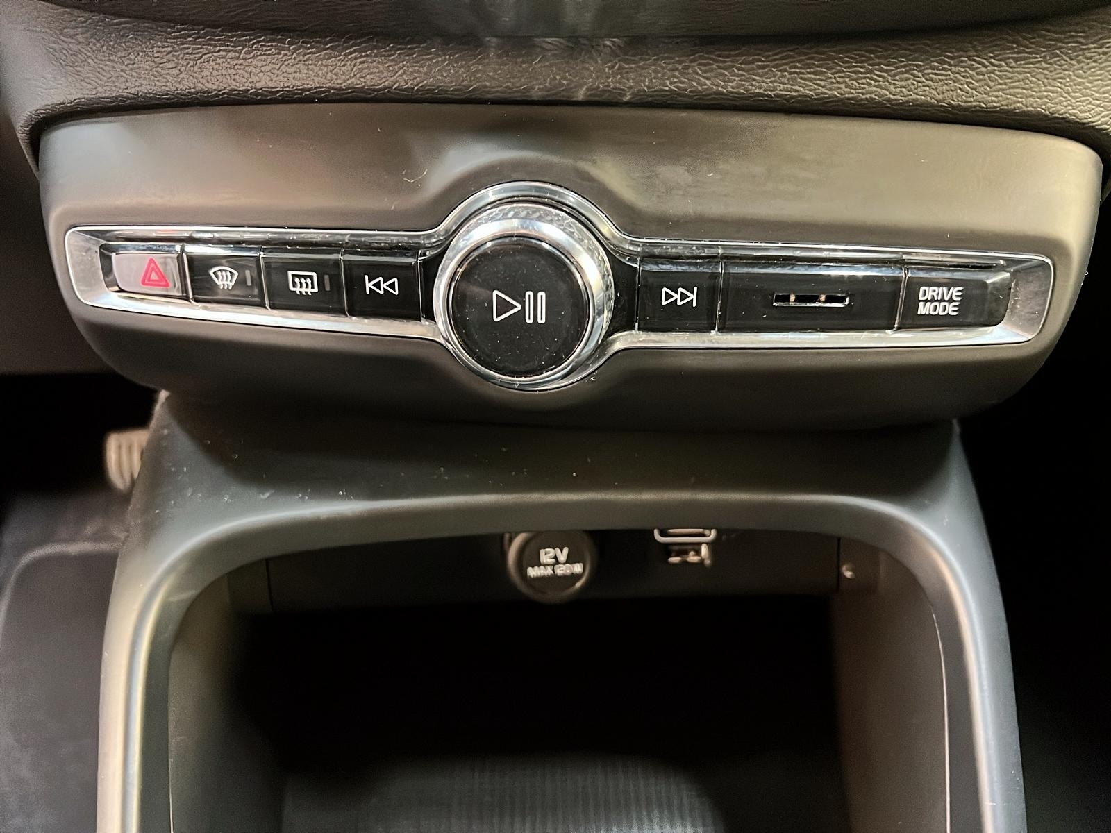 Volvo XC40 T5 MOMENTUM CUIR 4RM 2021 - image #15