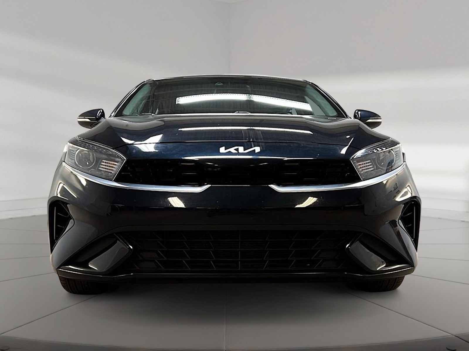 Kia Forte5 2023 - Image #2