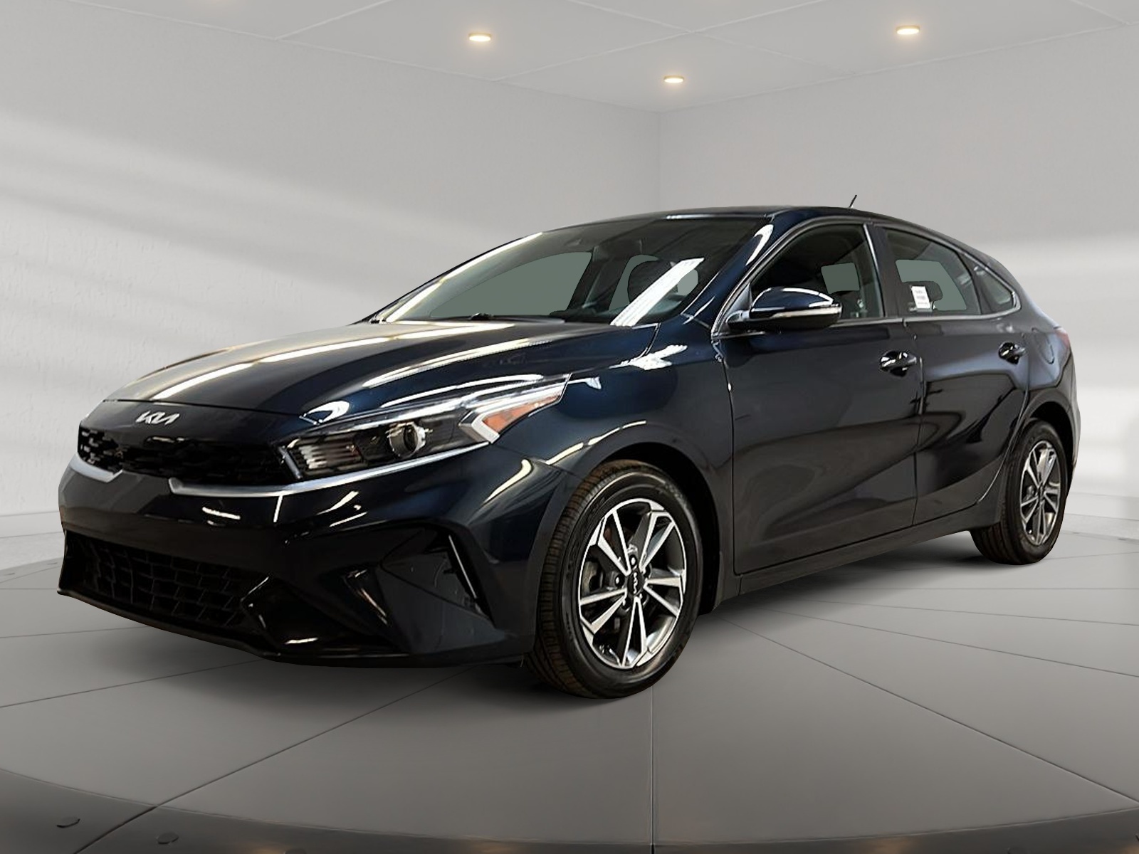 Kia Forte5 EX 2023 - image #1