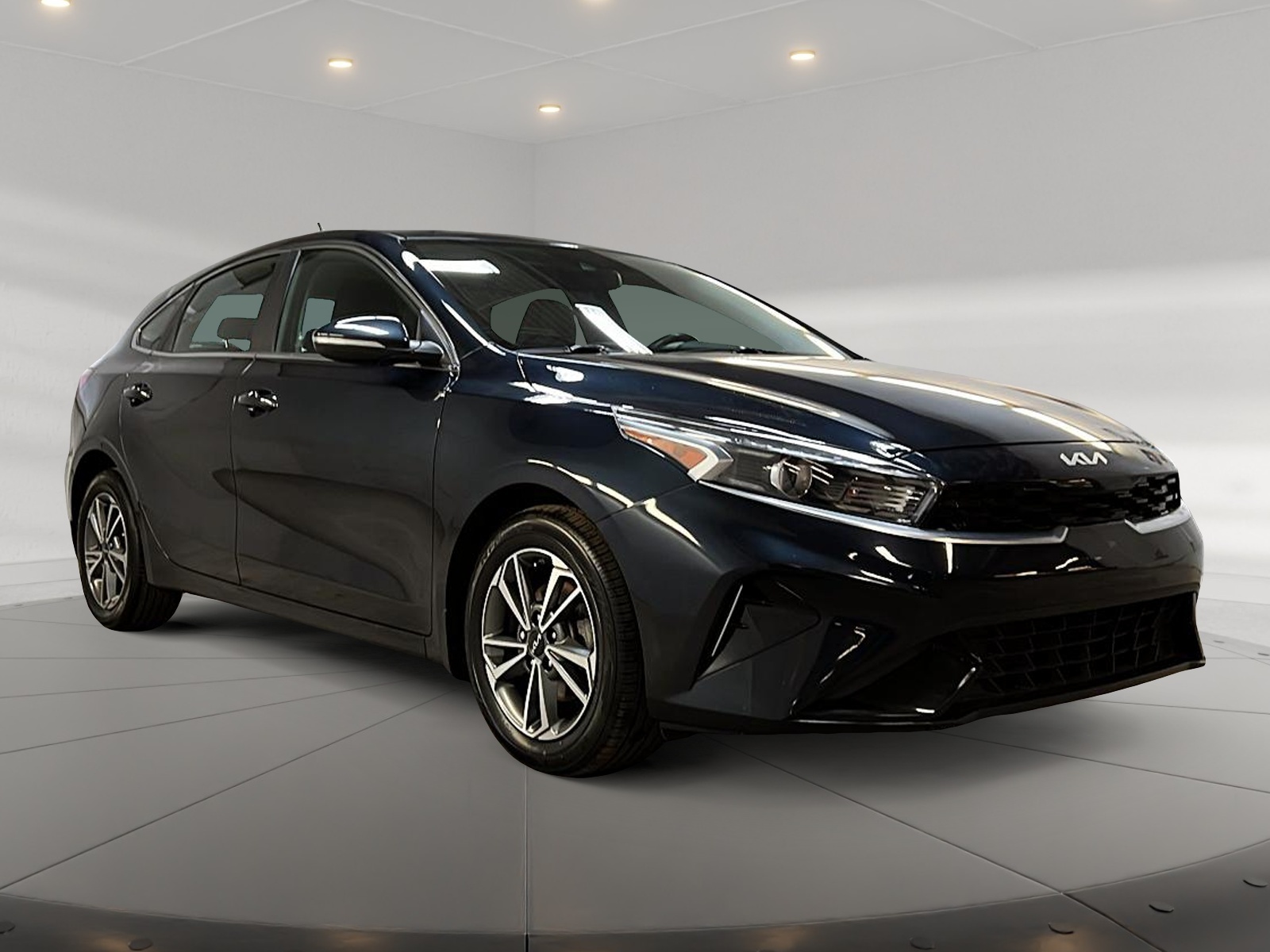 Kia Forte5 2023 - Image #3