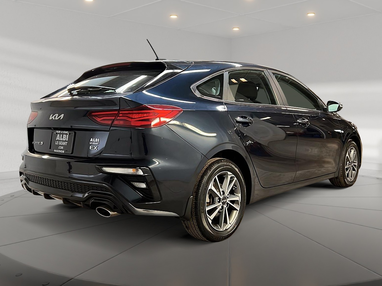 Kia Forte5 EX 2023 - image #4