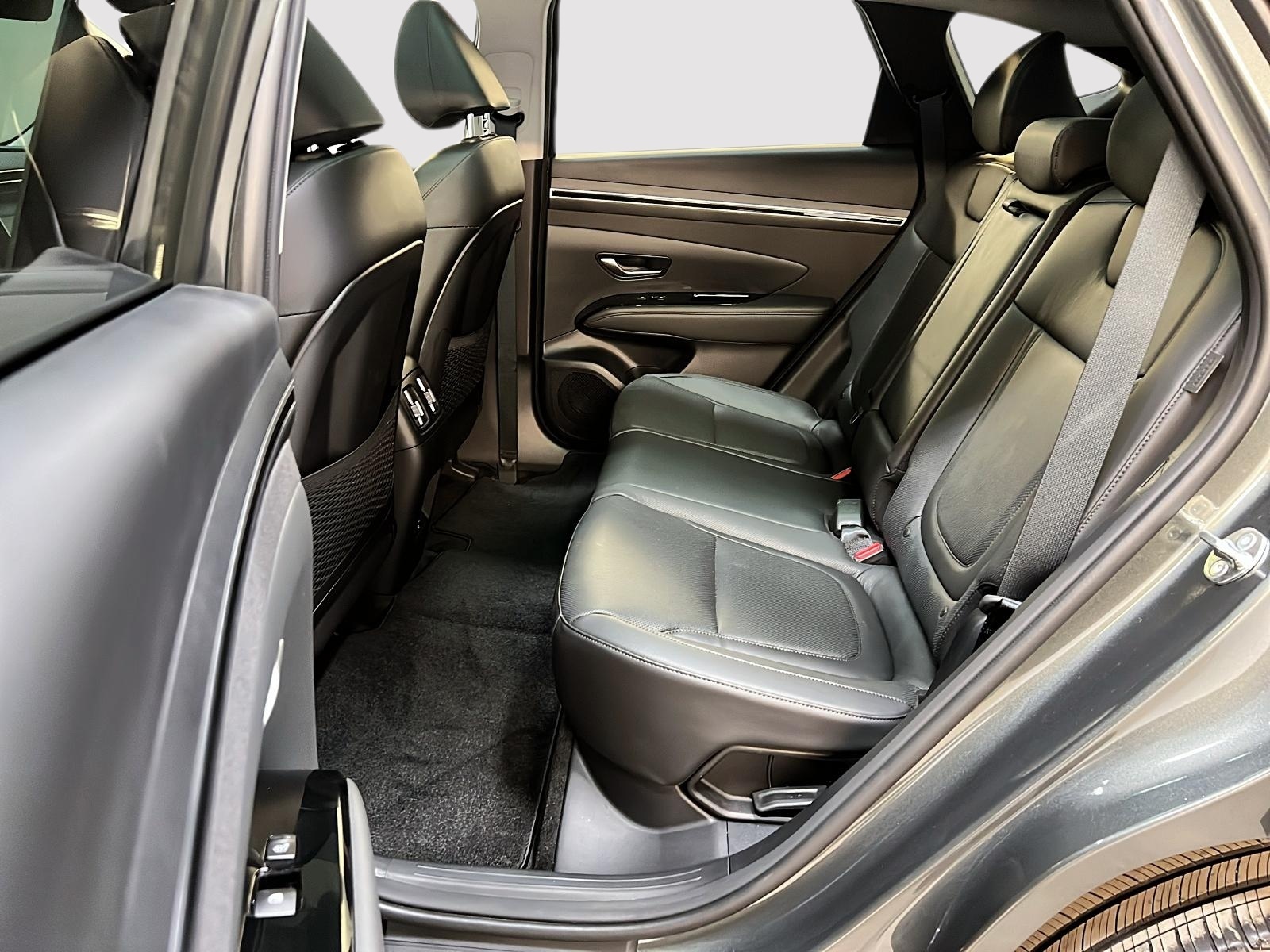 Hyundai Tucson ULTIMATE PHEV CUIR TOIT PANO NAV 4RM 2024 - image #9