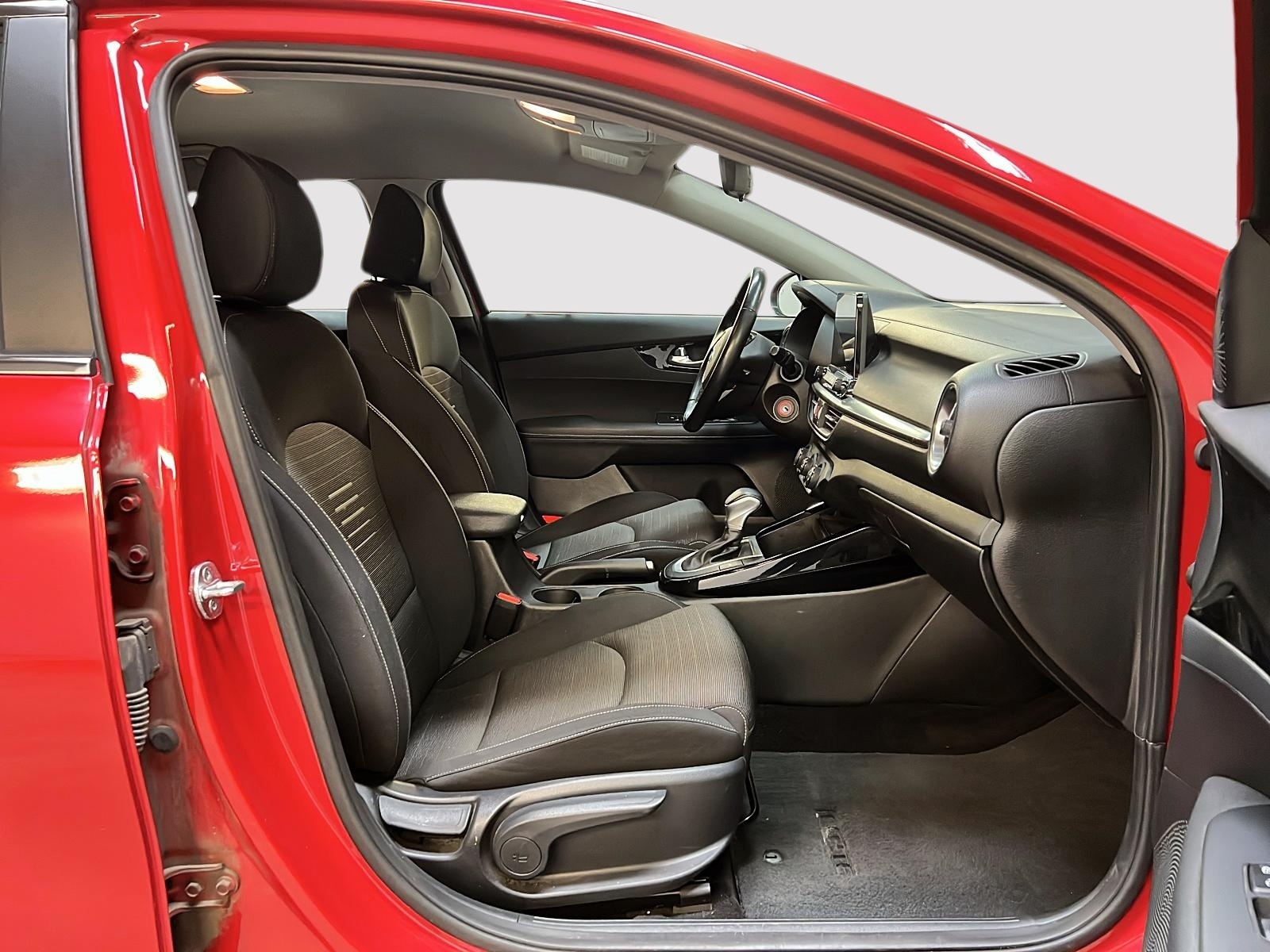 Kia Forte5 EX 2021 - image #8