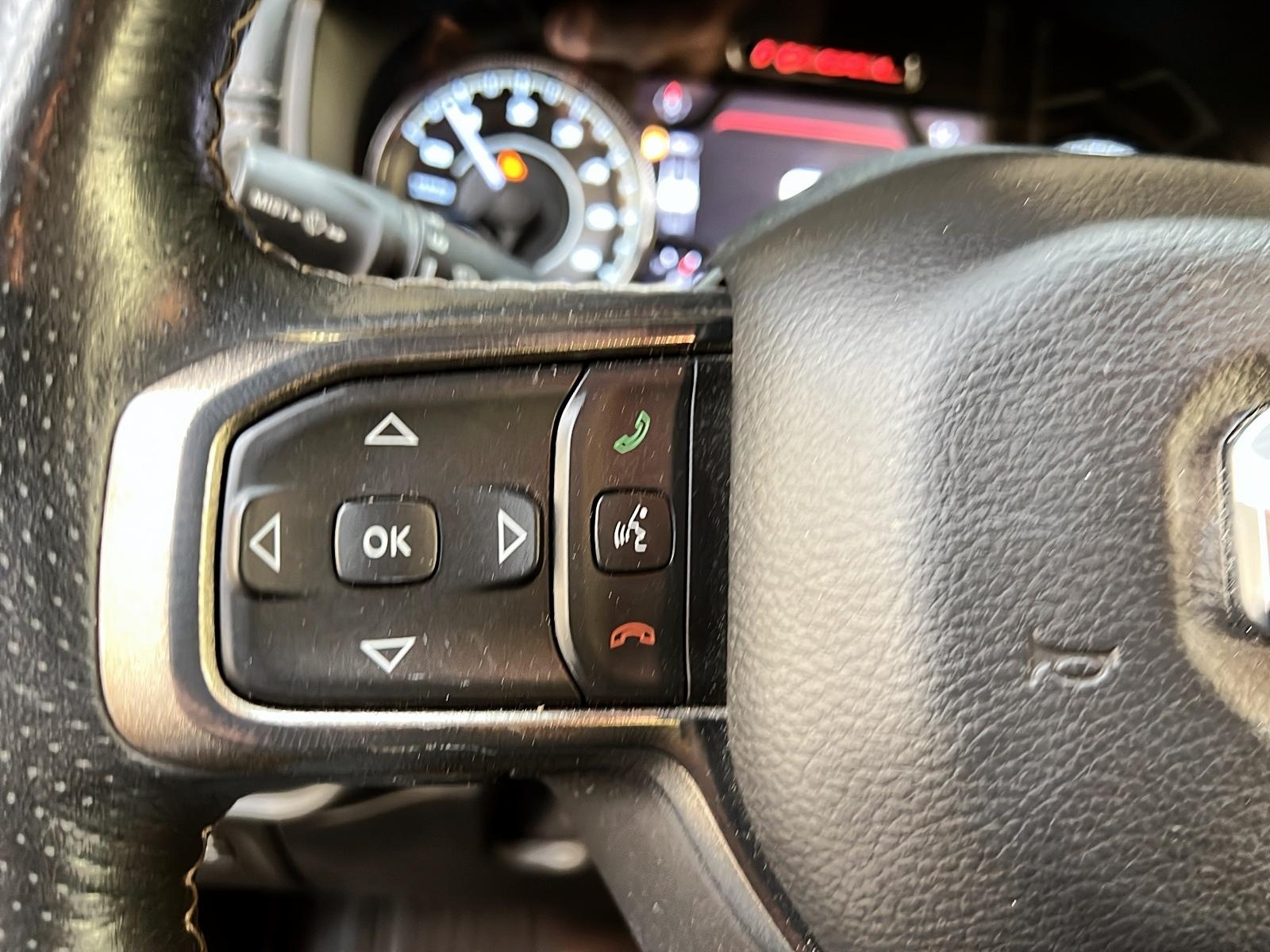 RAM 1500 REBEL 5.7 HEMI BLACK QUAD CAB CUIR 4X4 2020 - image #20