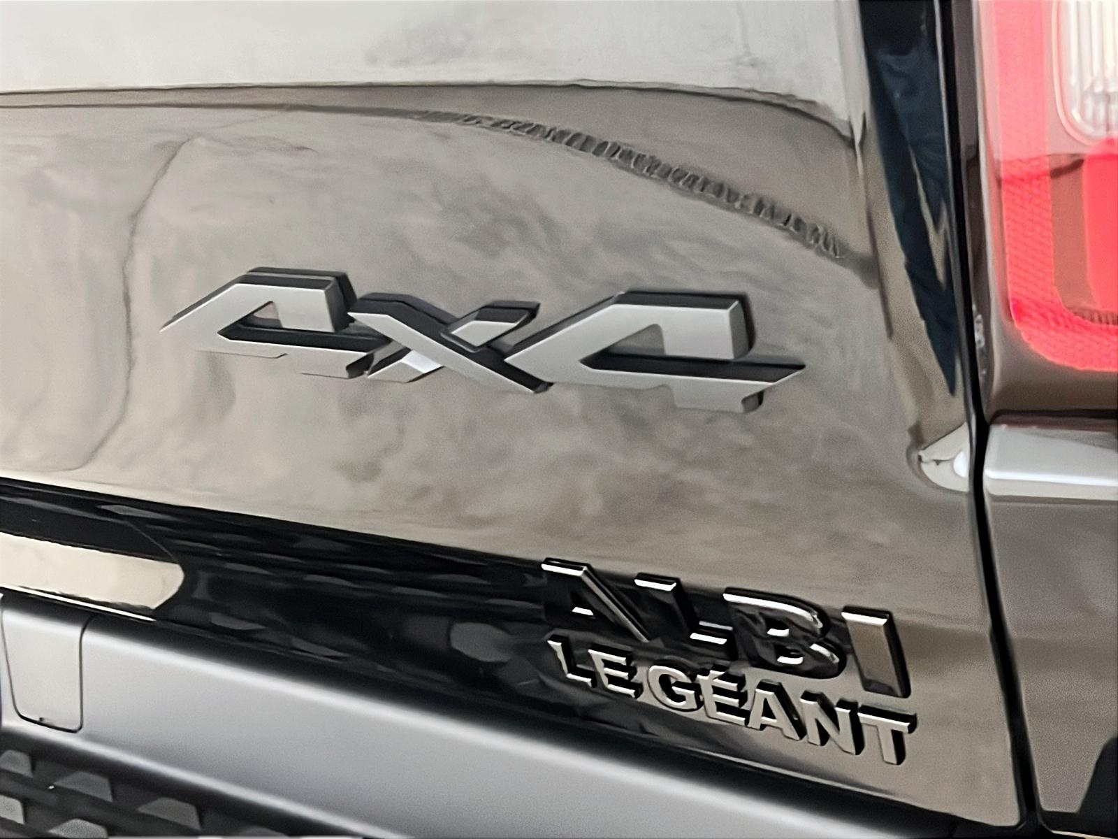 RAM 1500 REBEL 5.7 HEMI BLACK QUAD CAB CUIR 4X4 2020 - image #27