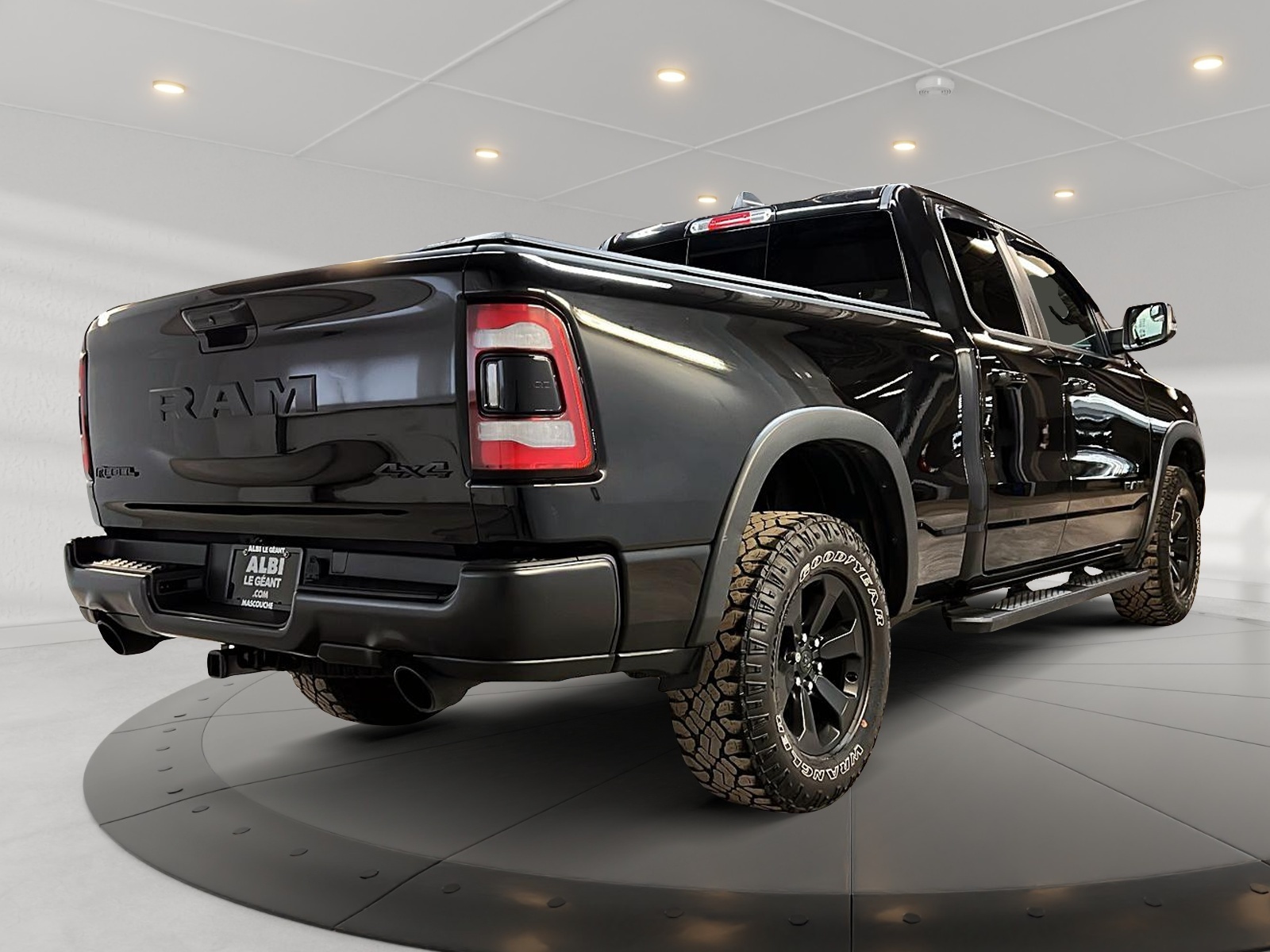 RAM 1500 REBEL 5.7 HEMI BLACK QUAD CAB CUIR 4X4 2020 - image #4