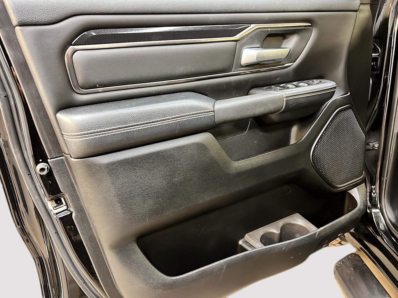 RAM 1500 REBEL 5.7 HEMI BLACK QUAD CAB CUIR 4X4 2020 - image #23