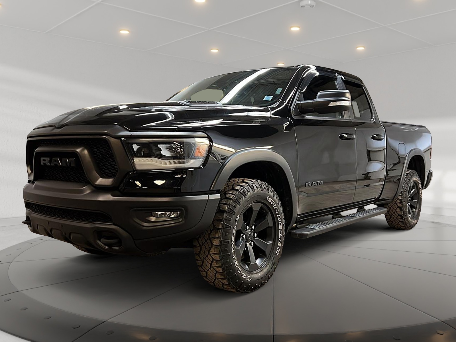 RAM 1500 REBEL 5.7 HEMI BLACK QUAD CAB CUIR 4X4 2020 - image #1