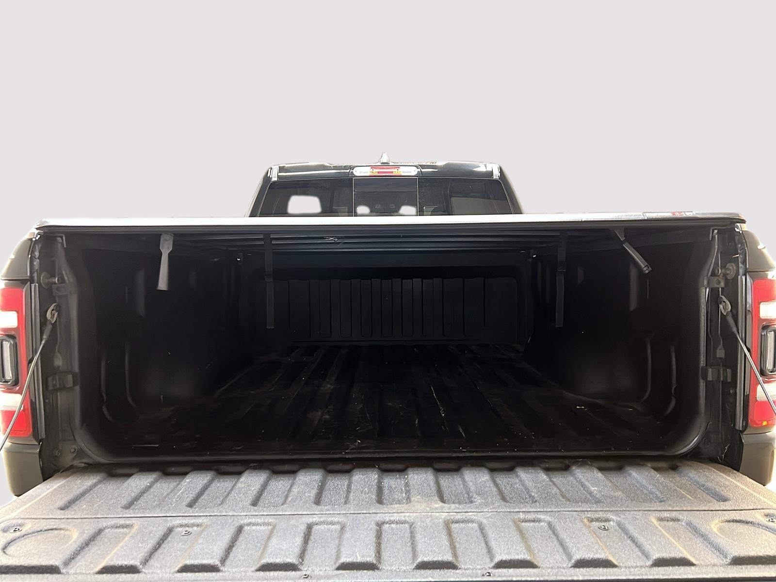 RAM 1500 REBEL 5.7 HEMI BLACK QUAD CAB CUIR 4X4 2020 - image #12