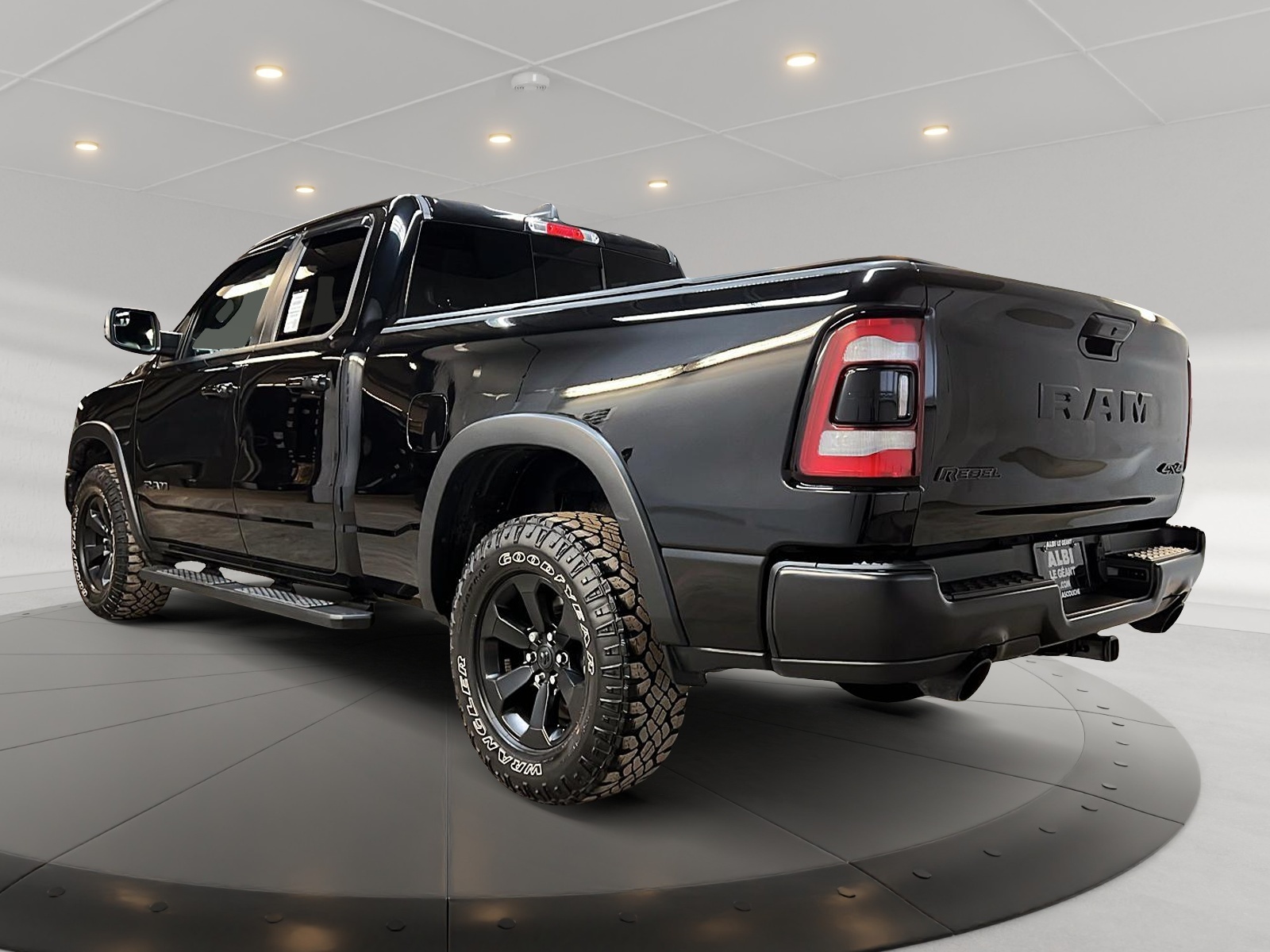 RAM 1500 REBEL 5.7 HEMI BLACK QUAD CAB CUIR 4X4 2020 - image #6