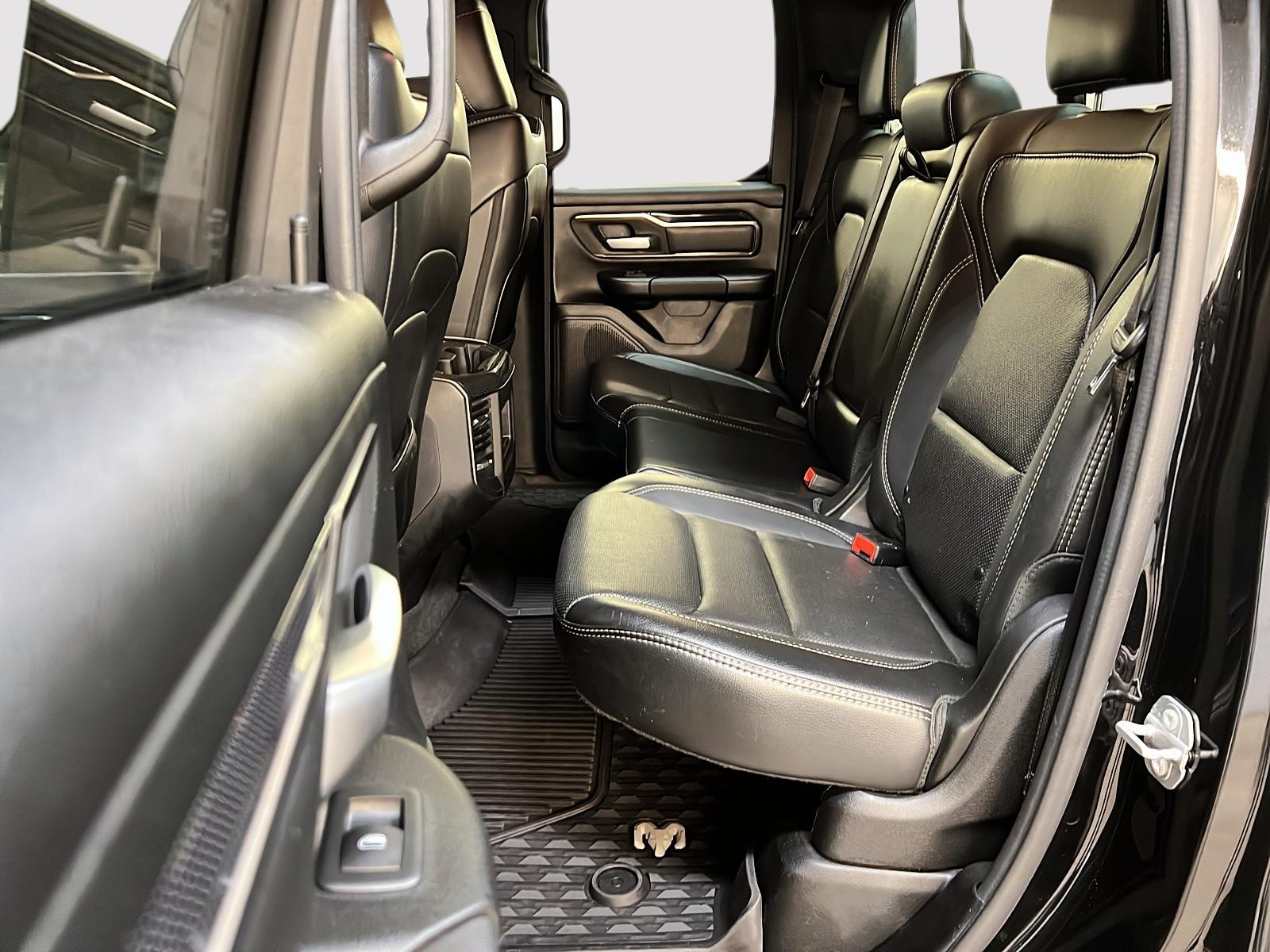 RAM 1500 REBEL 5.7 HEMI BLACK QUAD CAB CUIR 4X4 2020 - image #9