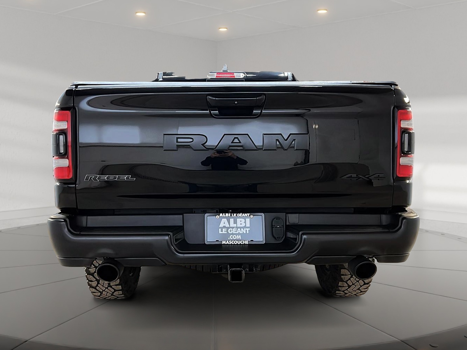 RAM 1500 REBEL 5.7 HEMI BLACK QUAD CAB CUIR 4X4 2020 - image #5