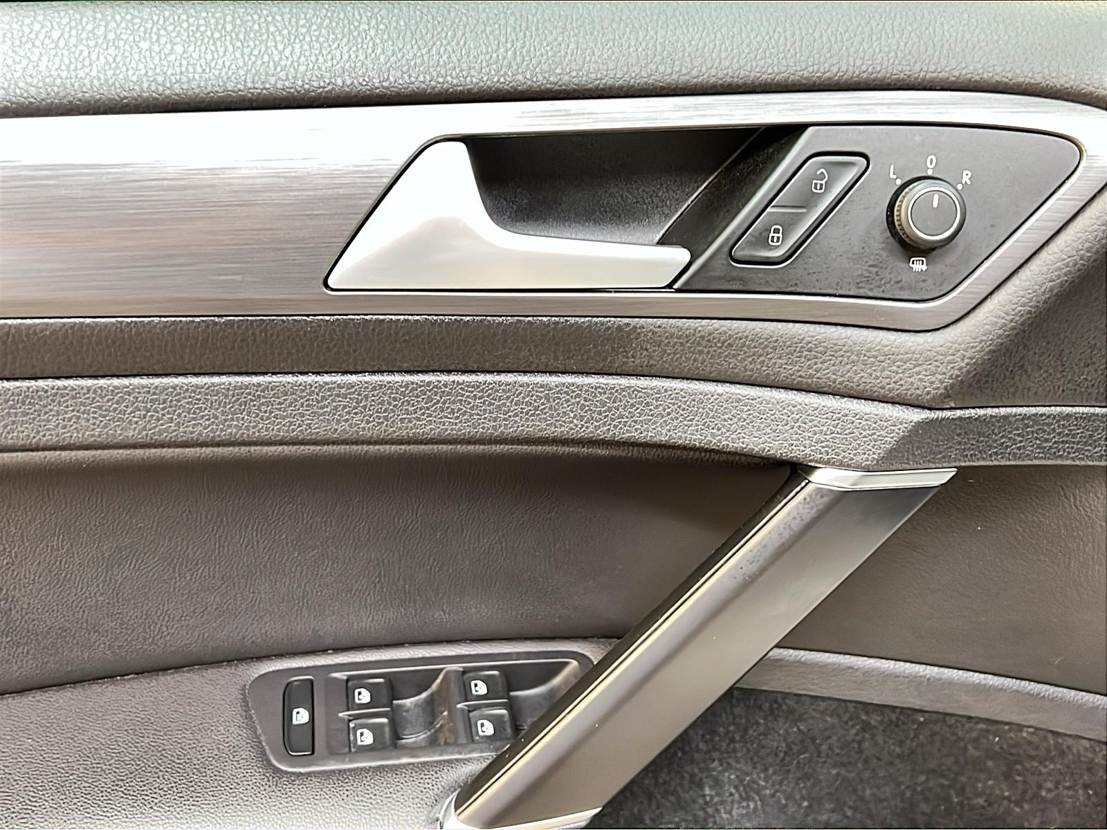 Volkswagen Golf HIGHLINE CUIR TOIT NAV 2021 - image #23
