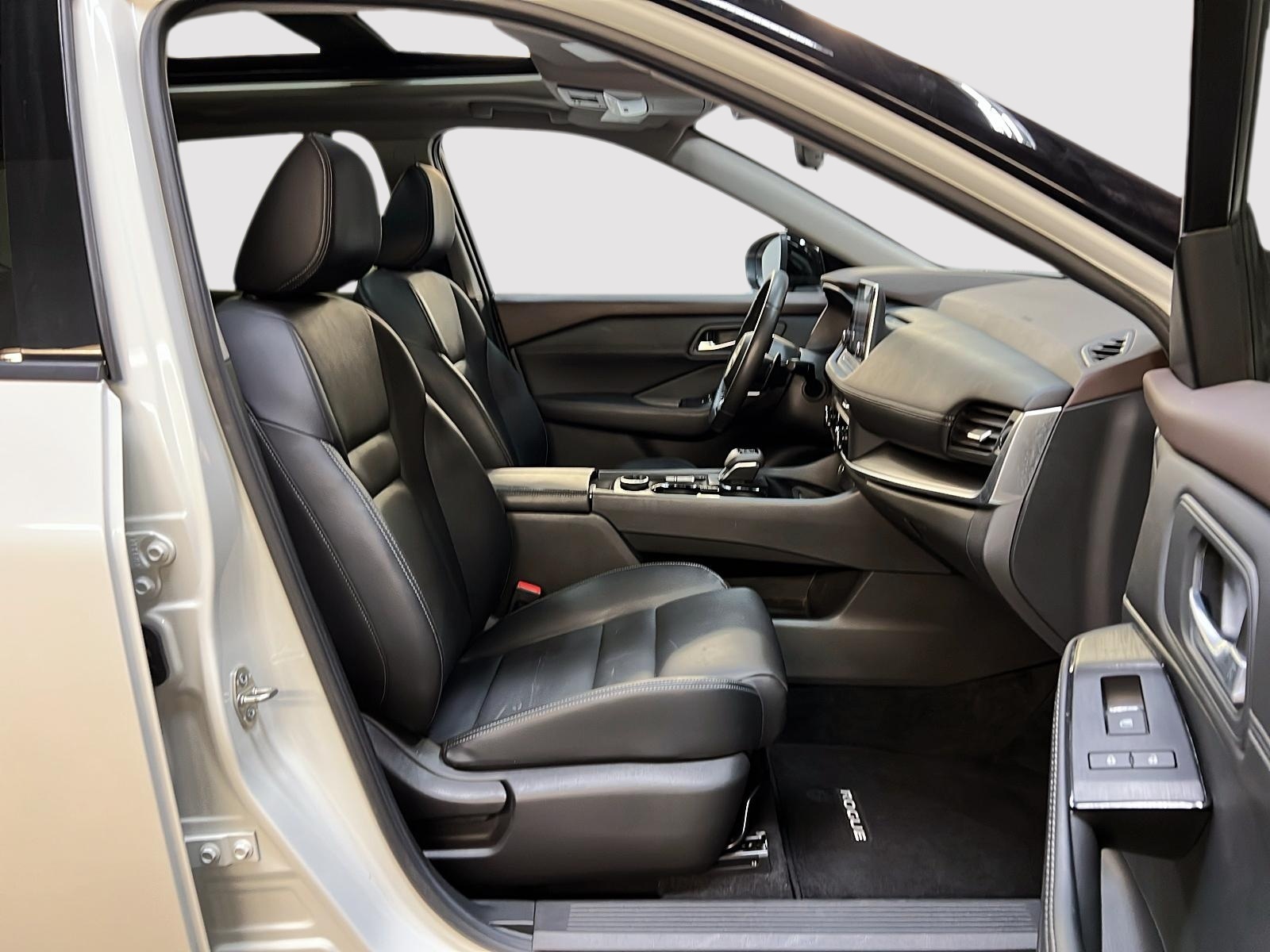 Nissan Rogue SV MIDNIGHT CUIR TOIT PANO 4RM 2023 - image #8