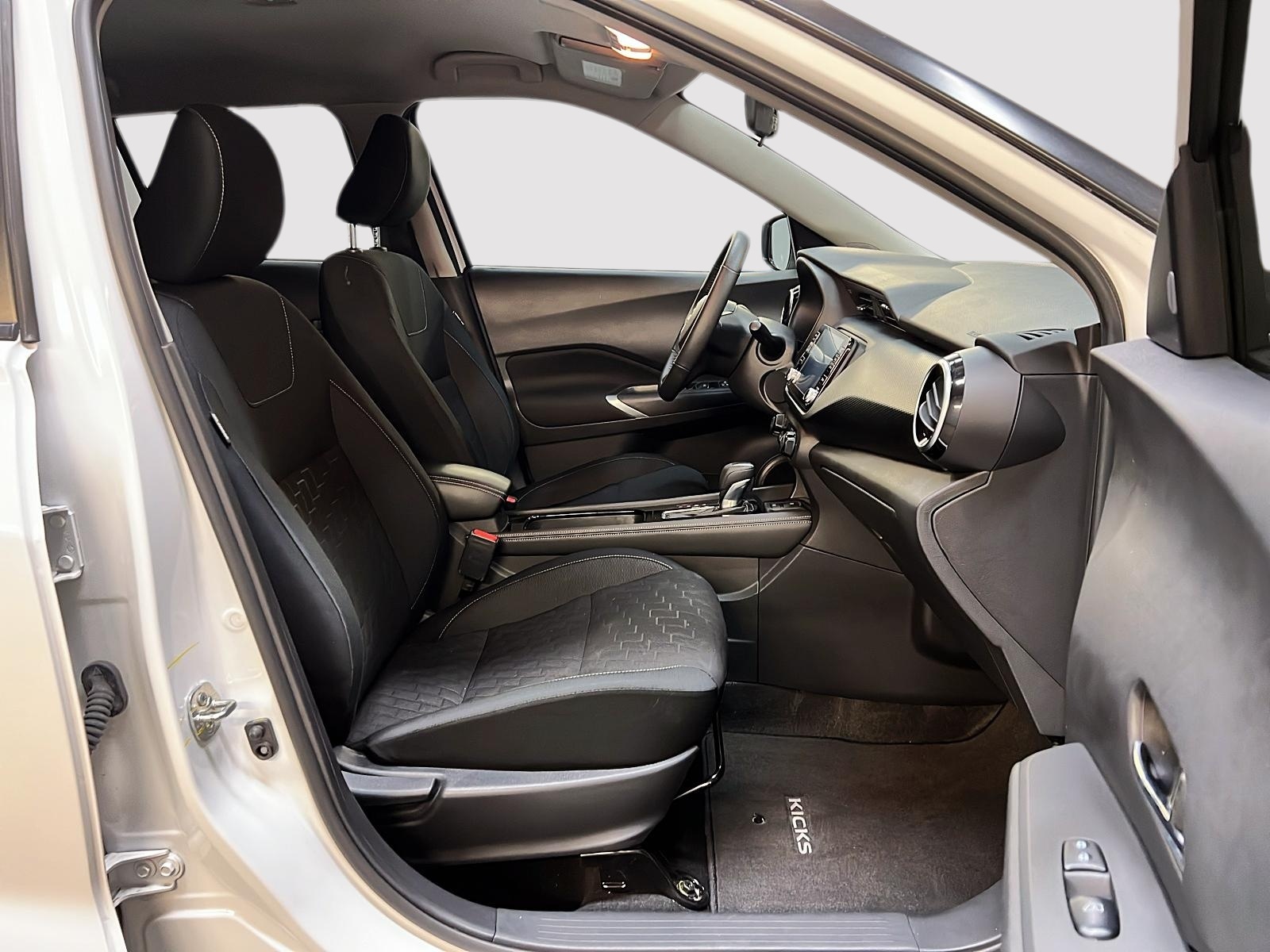 Nissan Kicks SV 2023 - image #8