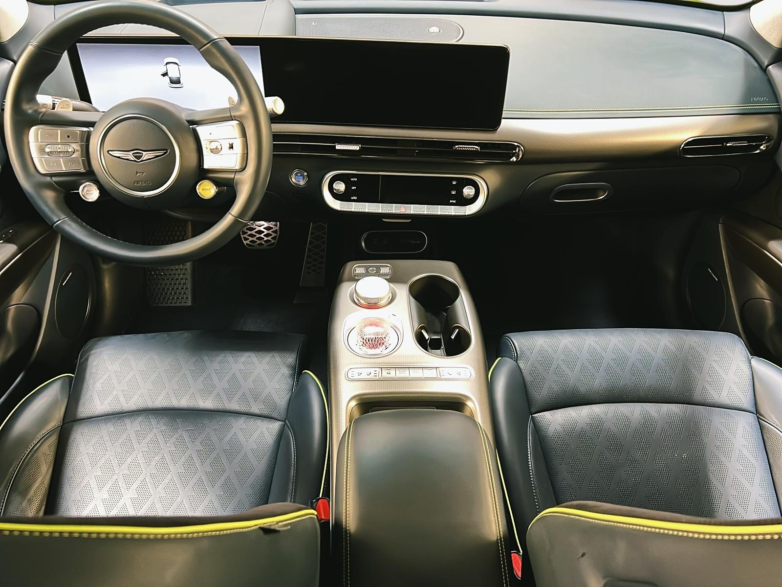 Genesis GV60 PREFORMANCE CUIR  TOIT PANO NAV 4RM 2023 - image #11