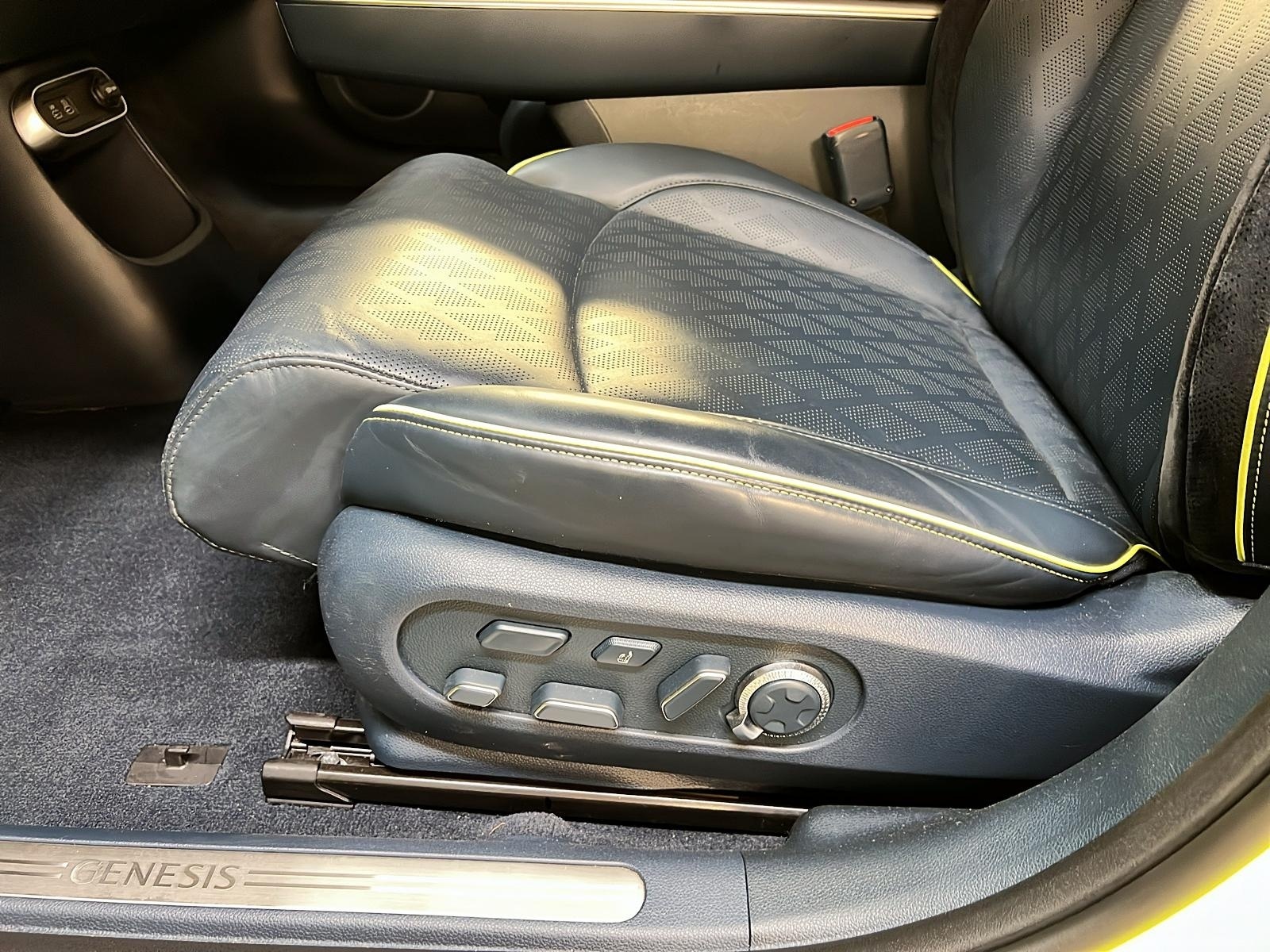 Genesis GV60 PREFORMANCE CUIR  TOIT PANO NAV 4RM 2023 - image #26