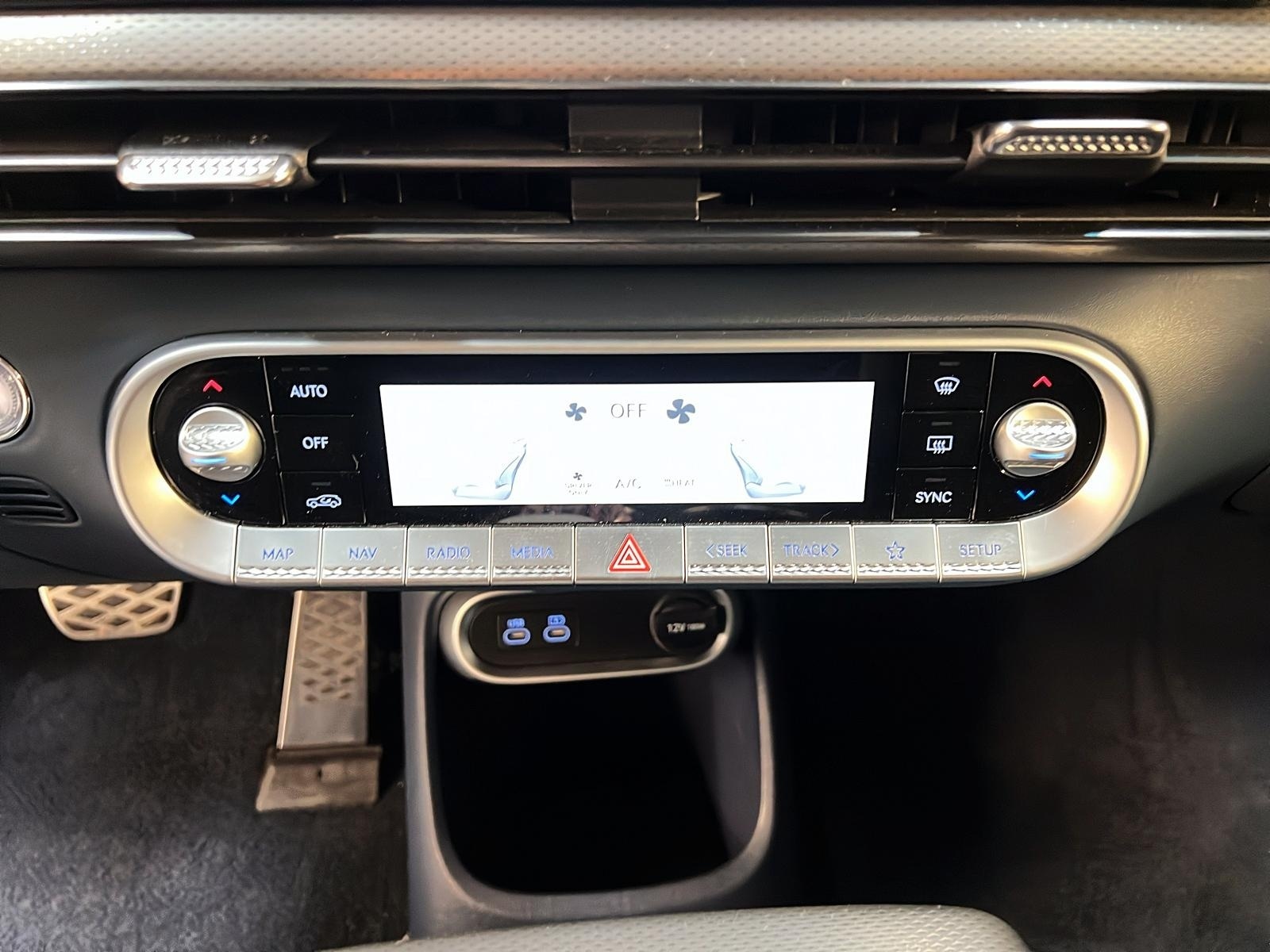 Genesis GV60 PREFORMANCE CUIR  TOIT PANO NAV 4RM 2023 - image #16