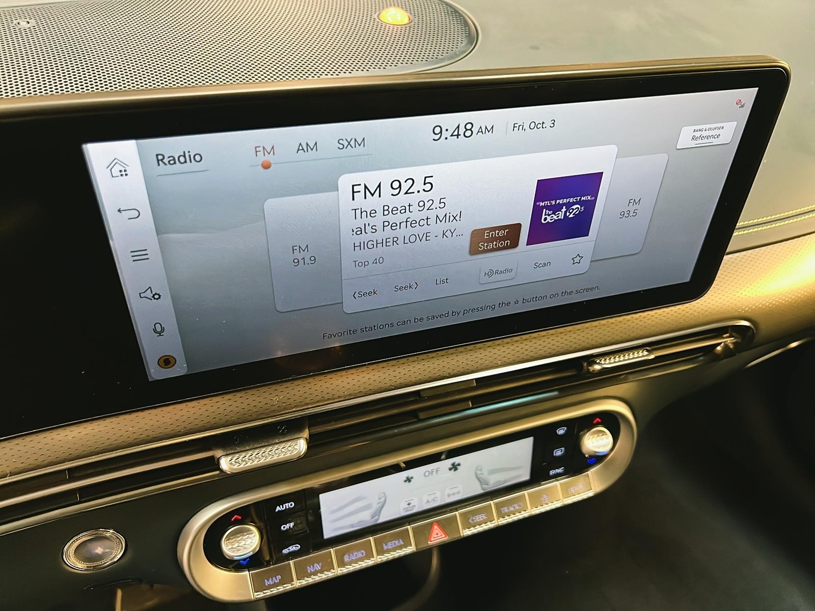 Genesis GV60 PREFORMANCE CUIR  TOIT PANO NAV 4RM 2023 - image #17