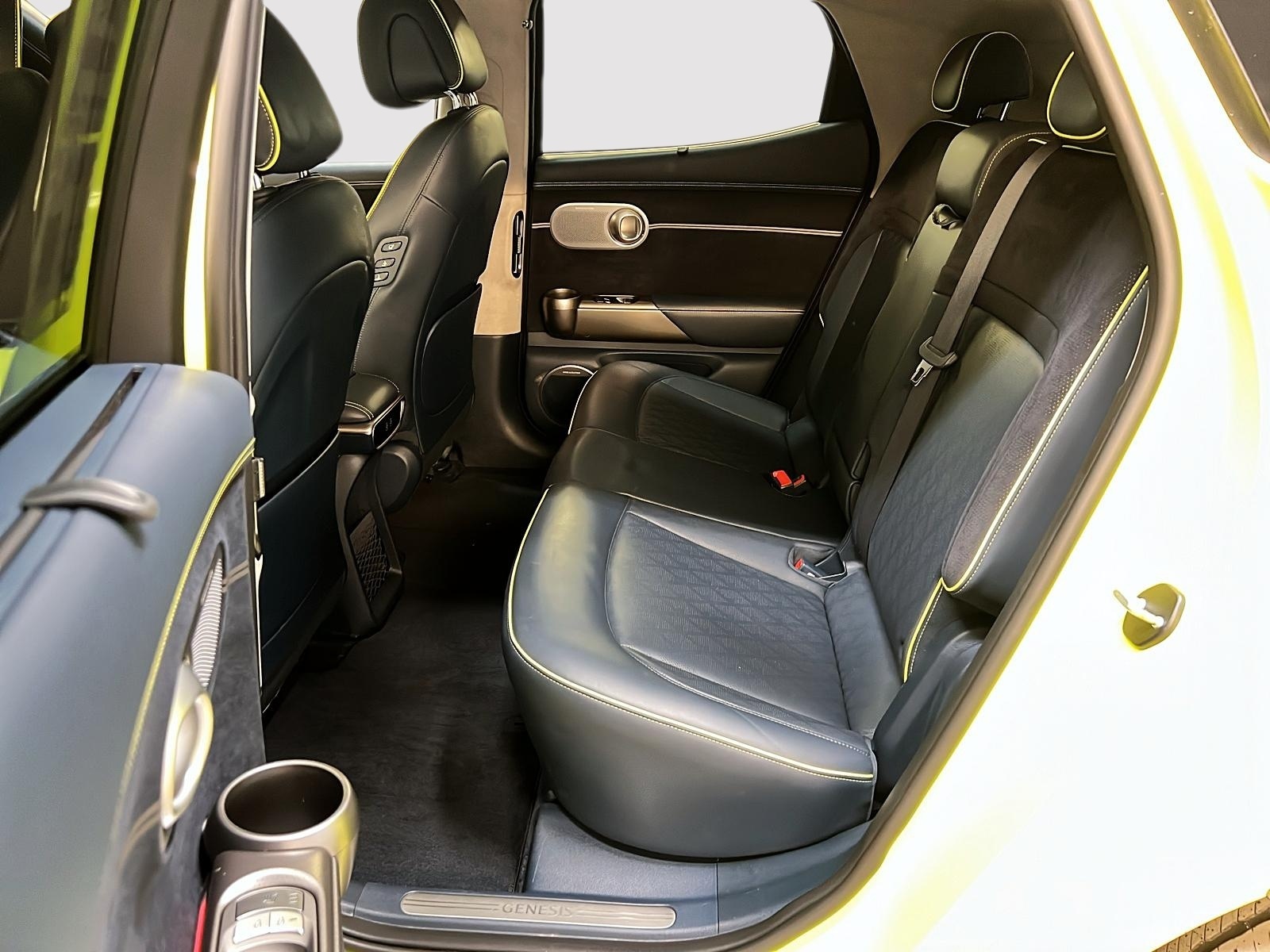 Genesis GV60 PREFORMANCE CUIR  TOIT PANO NAV 4RM 2023 - image #9