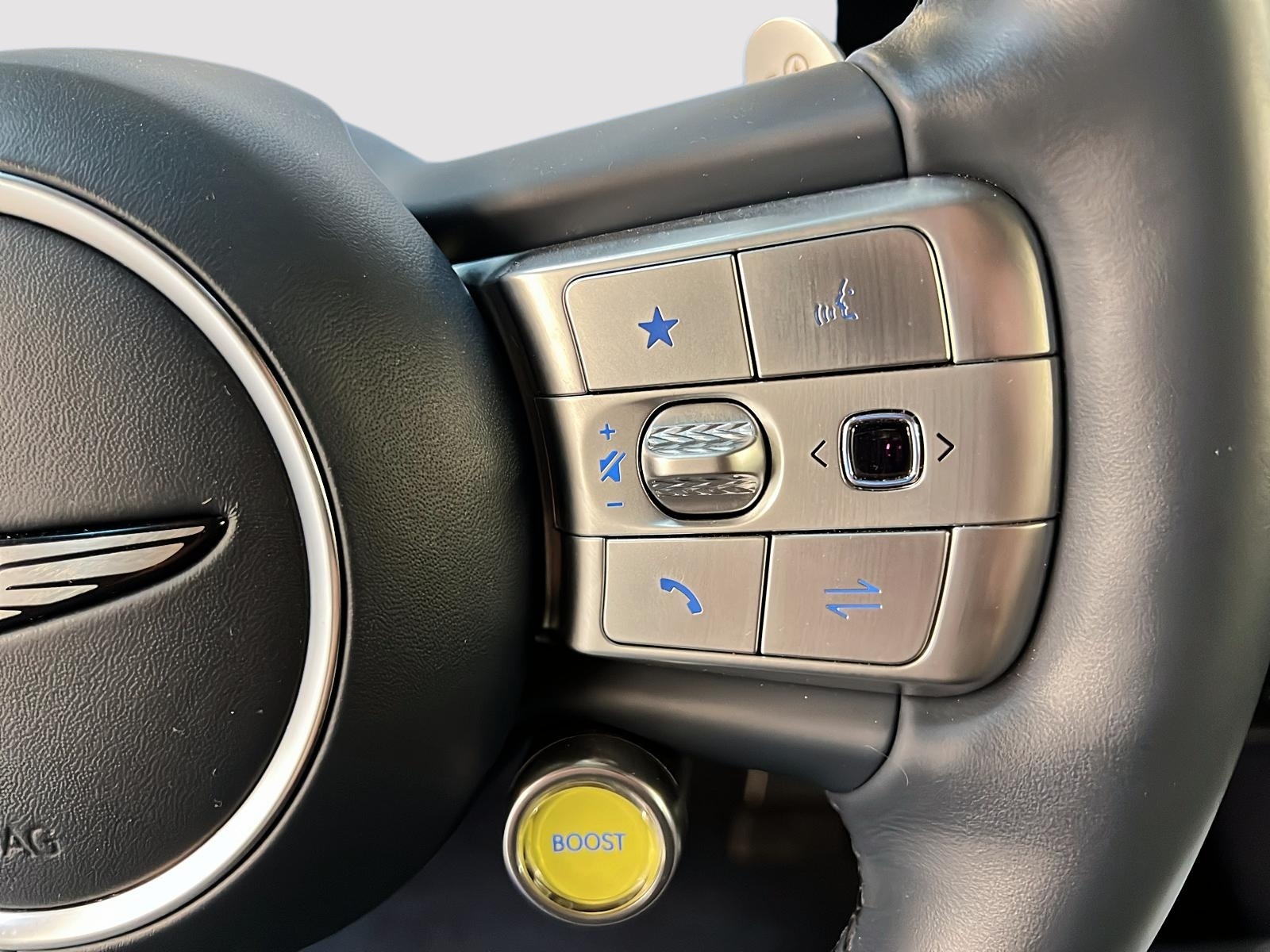 Genesis GV60 PREFORMANCE CUIR  TOIT PANO NAV 4RM 2023 - image #21