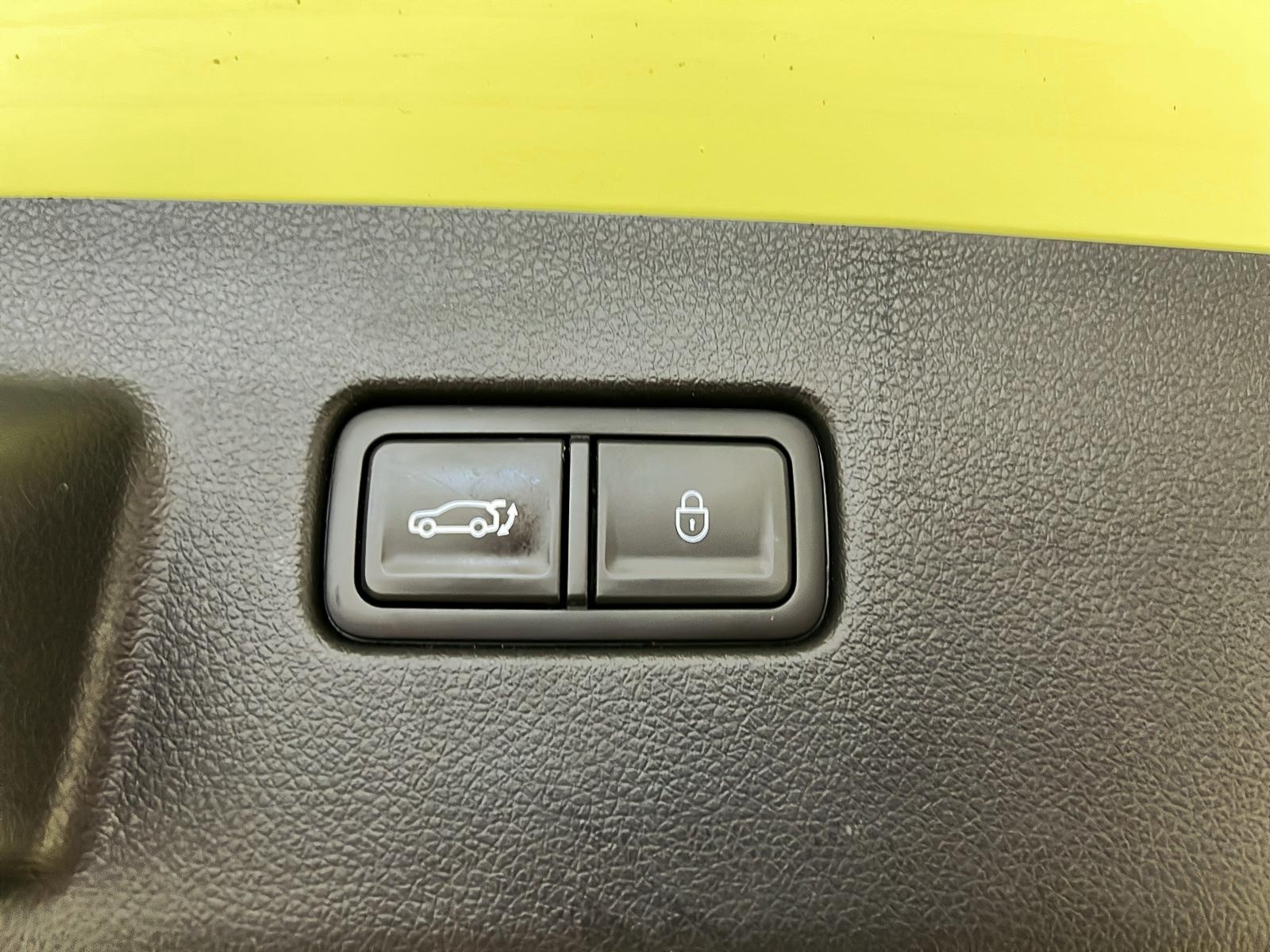 Genesis GV60 PREFORMANCE CUIR  TOIT PANO NAV 4RM 2023 - image #14