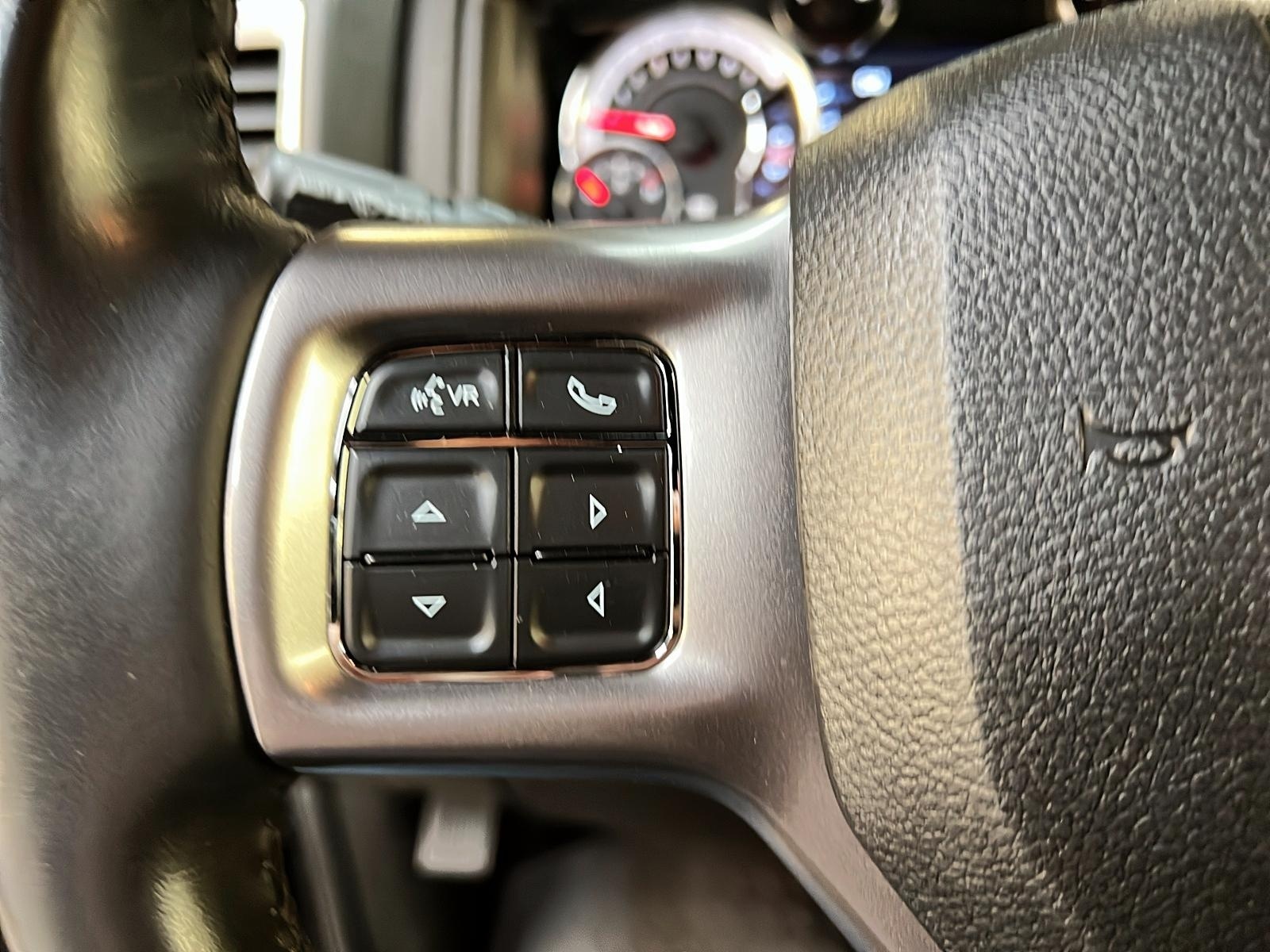 RAM 1500 Classic WARLOCK CREW CAB NAV 4X4 2023 - image #21