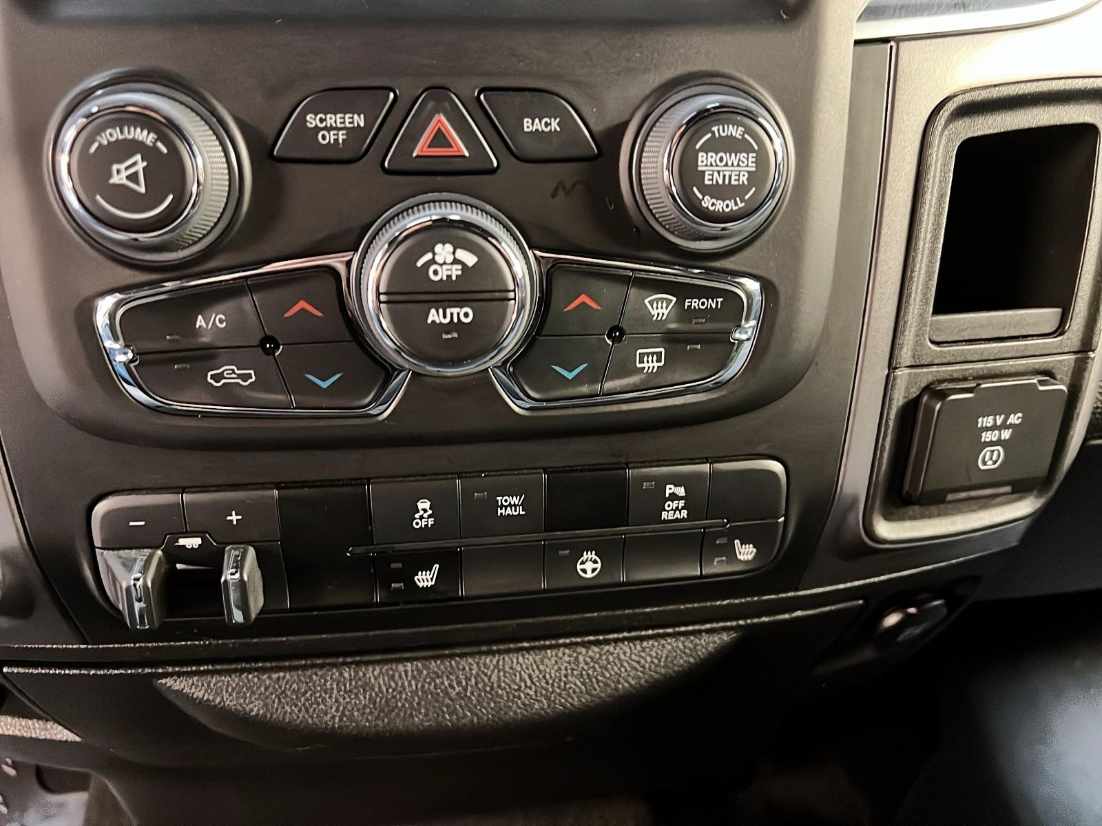 RAM 1500 Classic WARLOCK CREW CAB NAV 4X4 2023 - image #15