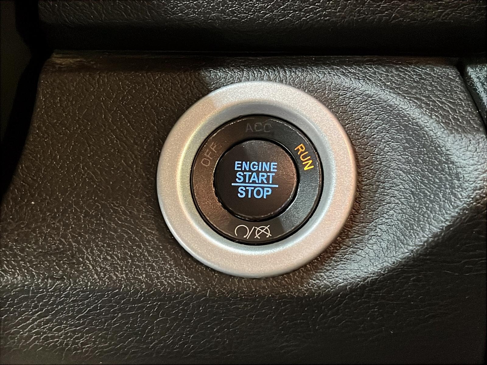 RAM 1500 Classic WARLOCK CREW CAB NAV 4X4 2023 - image #19