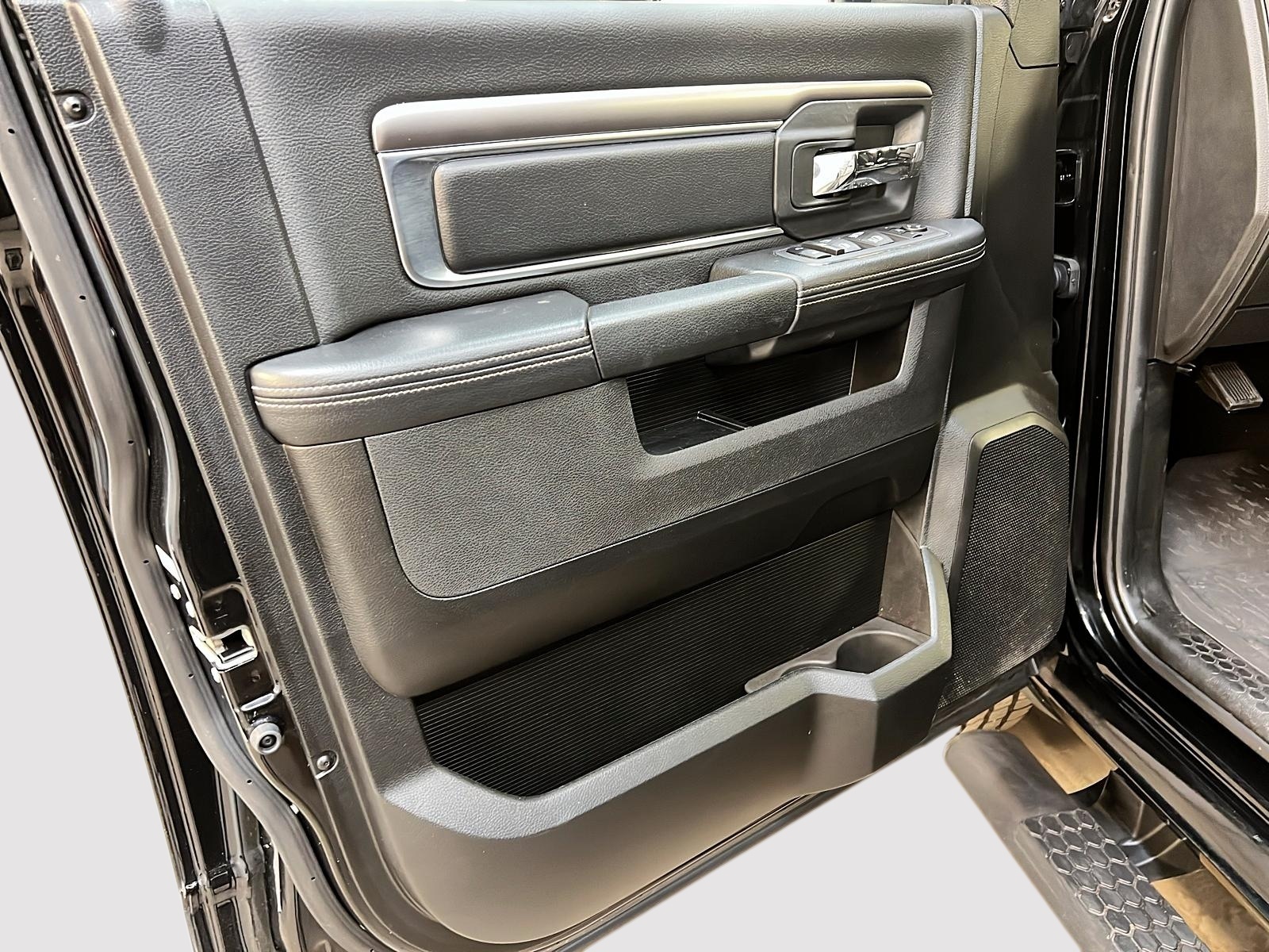 RAM 1500 Classic 2023 - Image #24