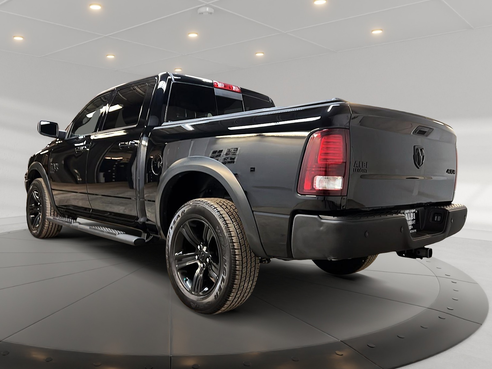 RAM 1500 Classic WARLOCK CREW CAB NAV 4X4 2023 - image #6