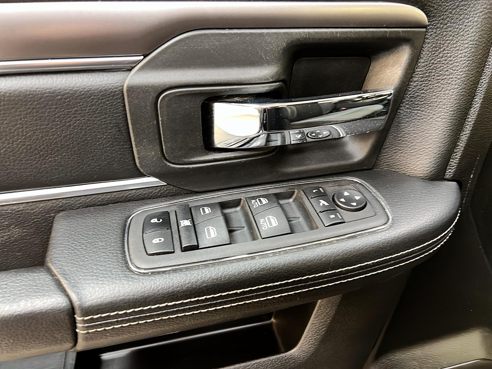 RAM 1500 Classic WARLOCK CREW CAB NAV 4X4 2023 - image #23