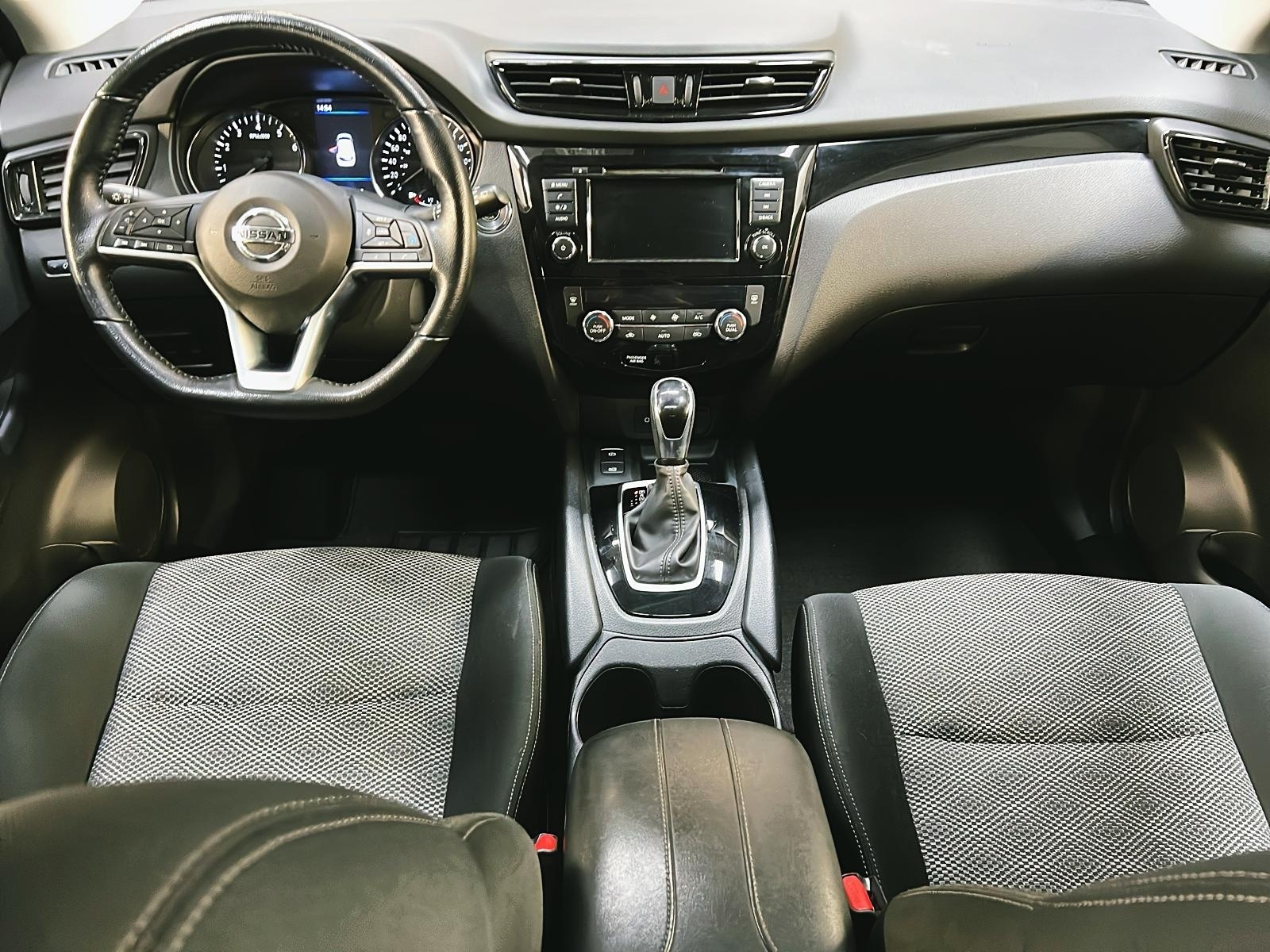 Nissan Qashqai SV TOIT 4RM 2021 - image #11