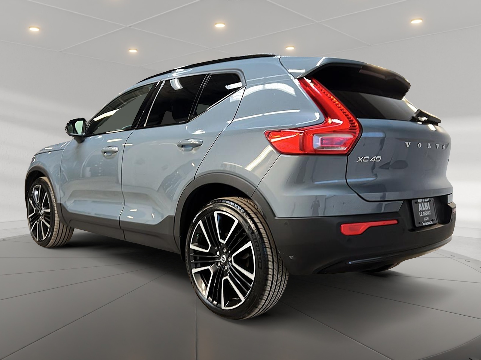 Volvo XC40 B5 ULTIMATE DARK CUIR TOIT PANO NAV 4RM 2023 - image #6
