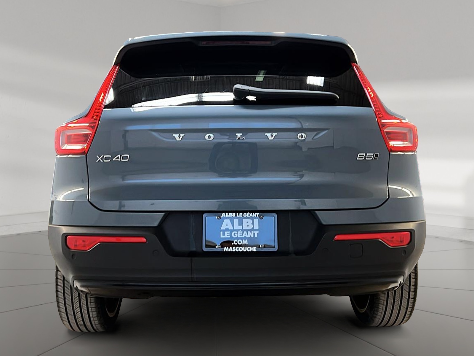 Volvo XC40 B5 ULTIMATE DARK CUIR TOIT PANO NAV 4RM 2023 - image #5