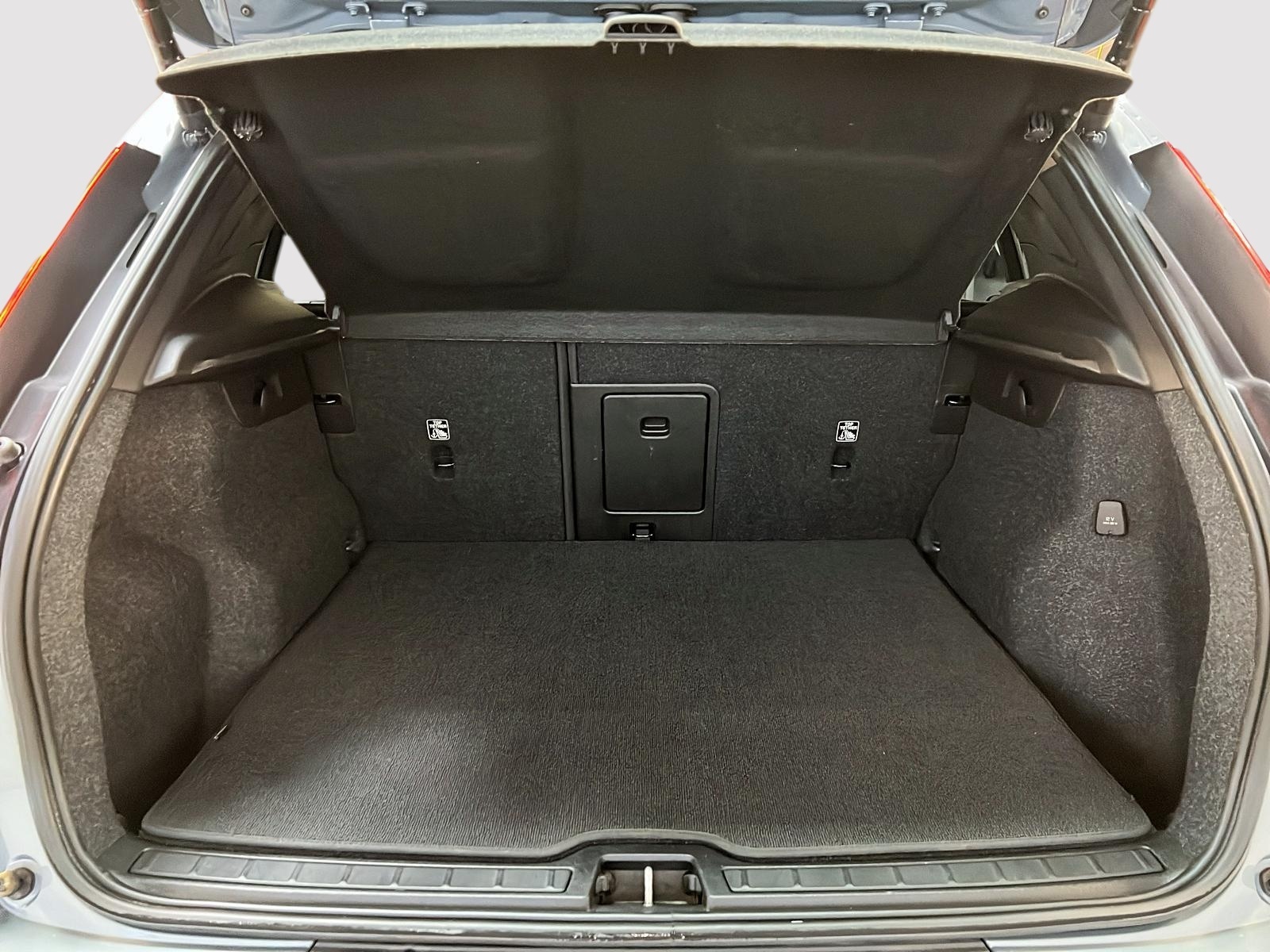 Volvo XC40 B5 ULTIMATE DARK CUIR TOIT PANO NAV 4RM 2023 - image #13