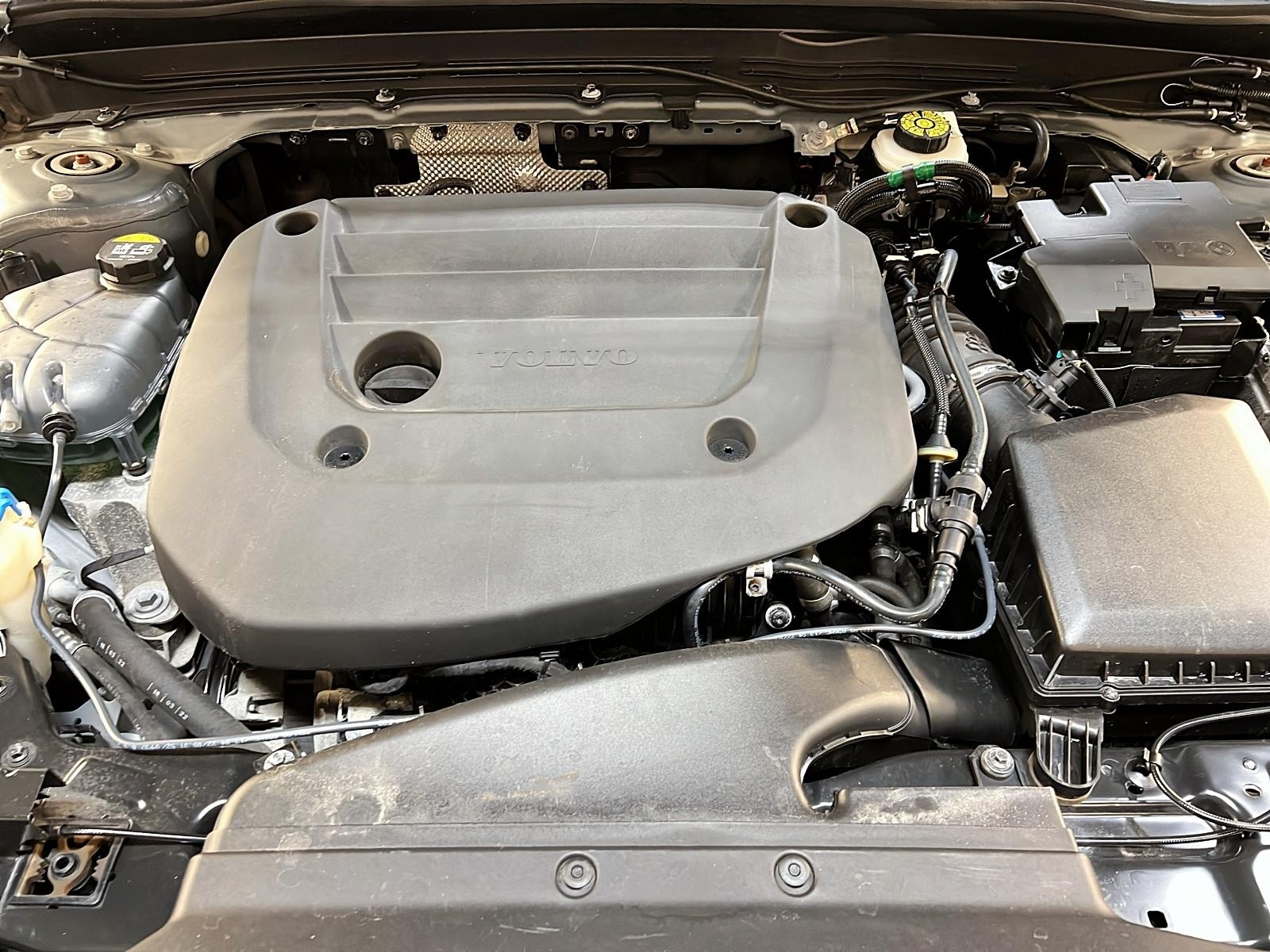 Volvo XC40 B5 ULTIMATE DARK CUIR TOIT PANO NAV 4RM 2023 - image #12