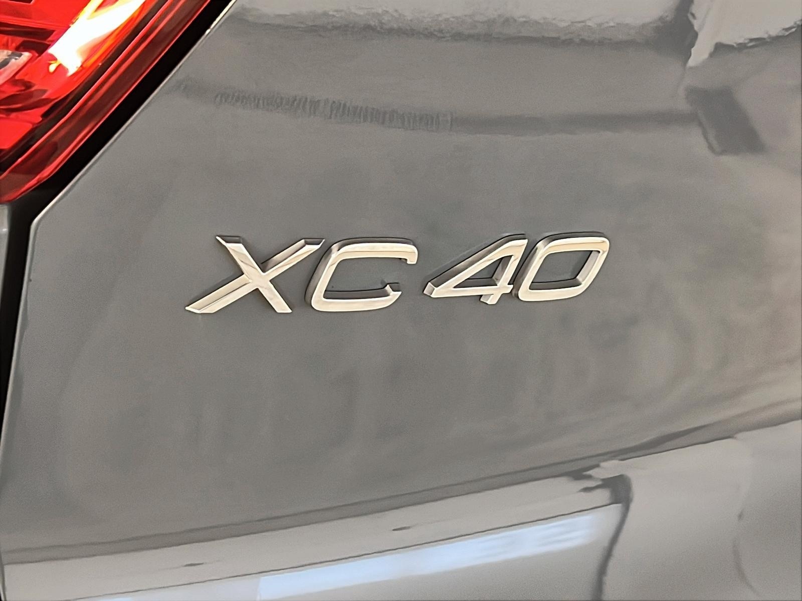 Volvo XC40 B5 ULTIMATE DARK CUIR TOIT PANO NAV 4RM 2023 - image #28