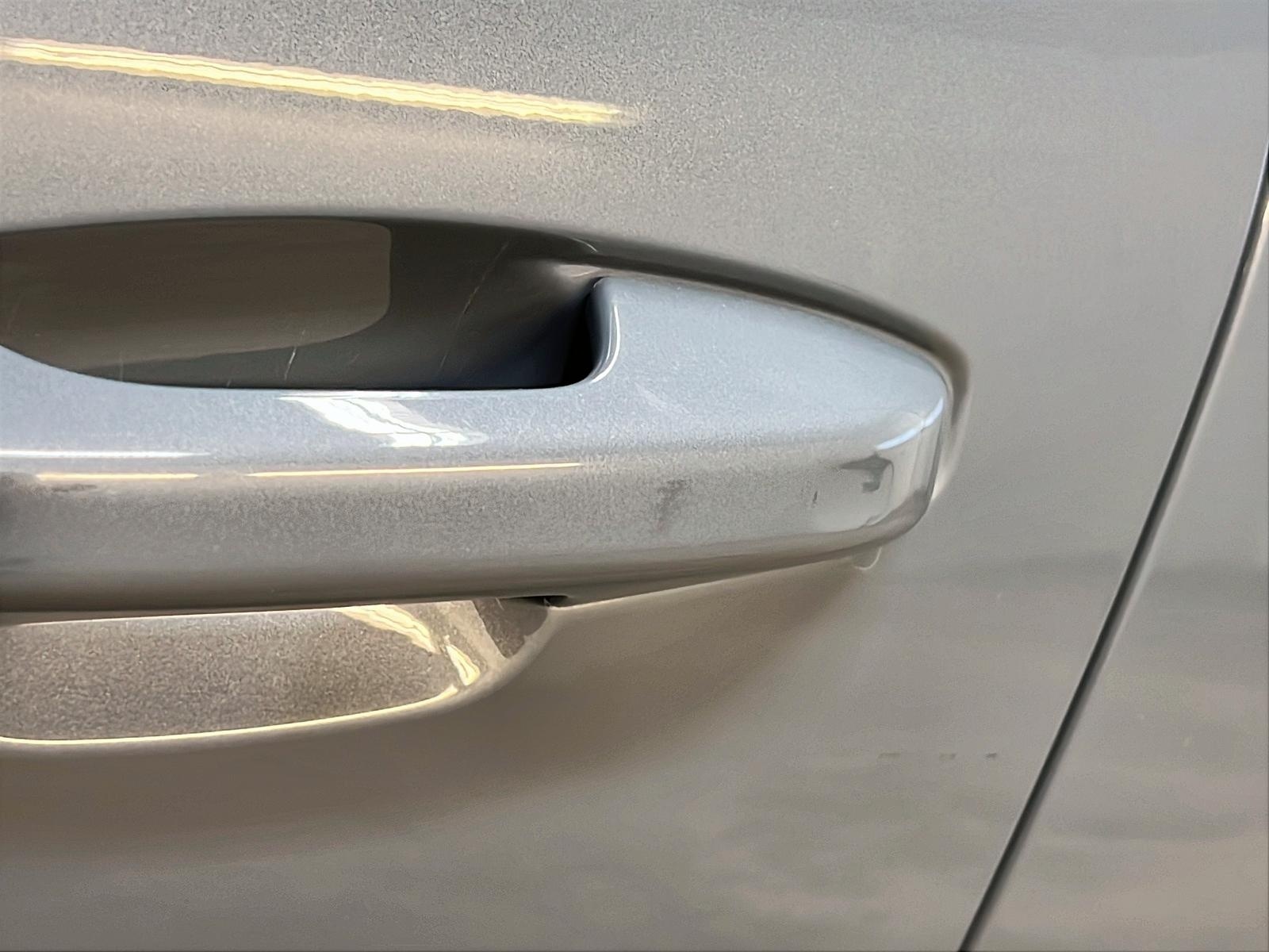 Volvo XC40 B5 ULTIMATE DARK CUIR TOIT PANO NAV 4RM 2023 - image #27